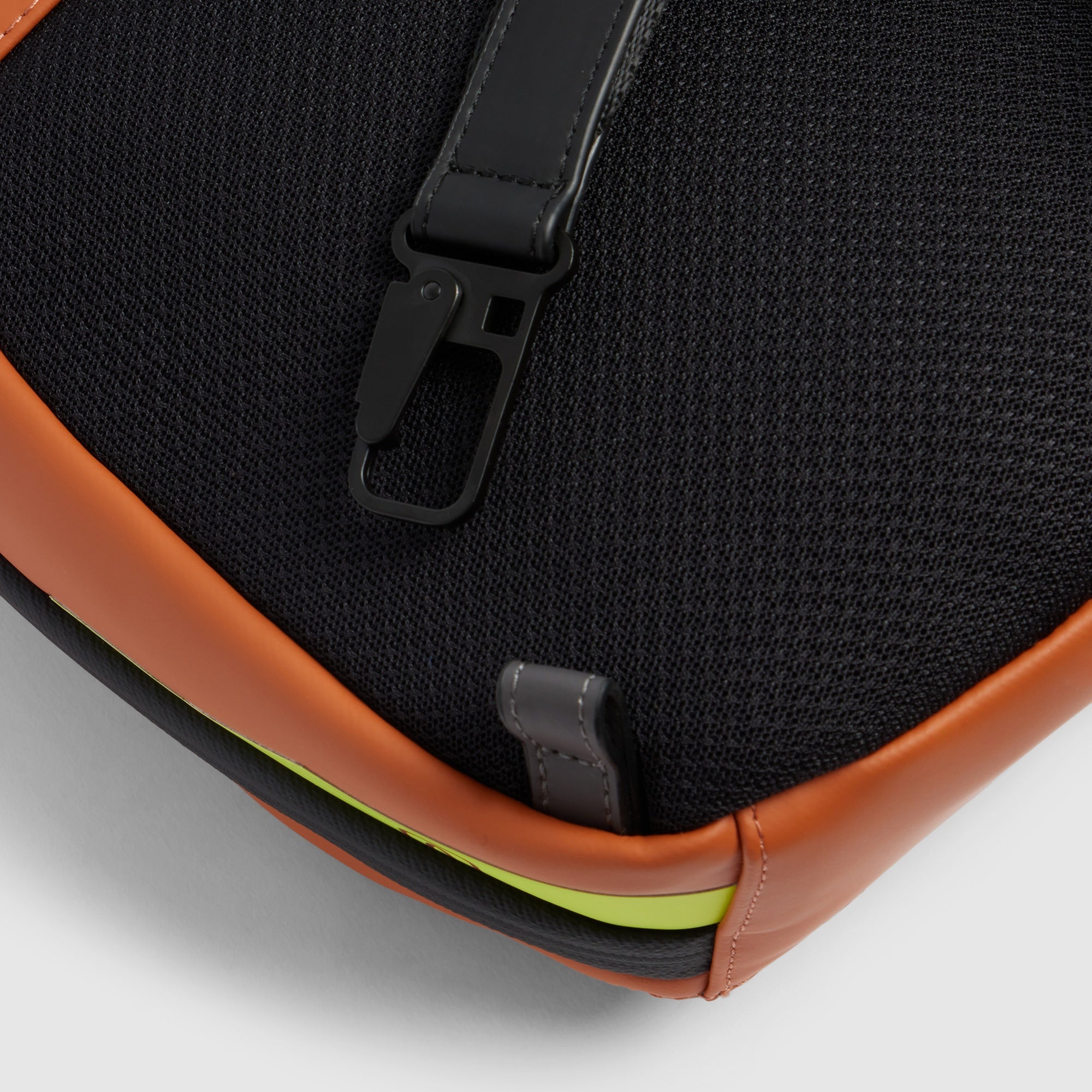 Piquadro Corner 2.0 Sling Herren iPad mini wasserfest