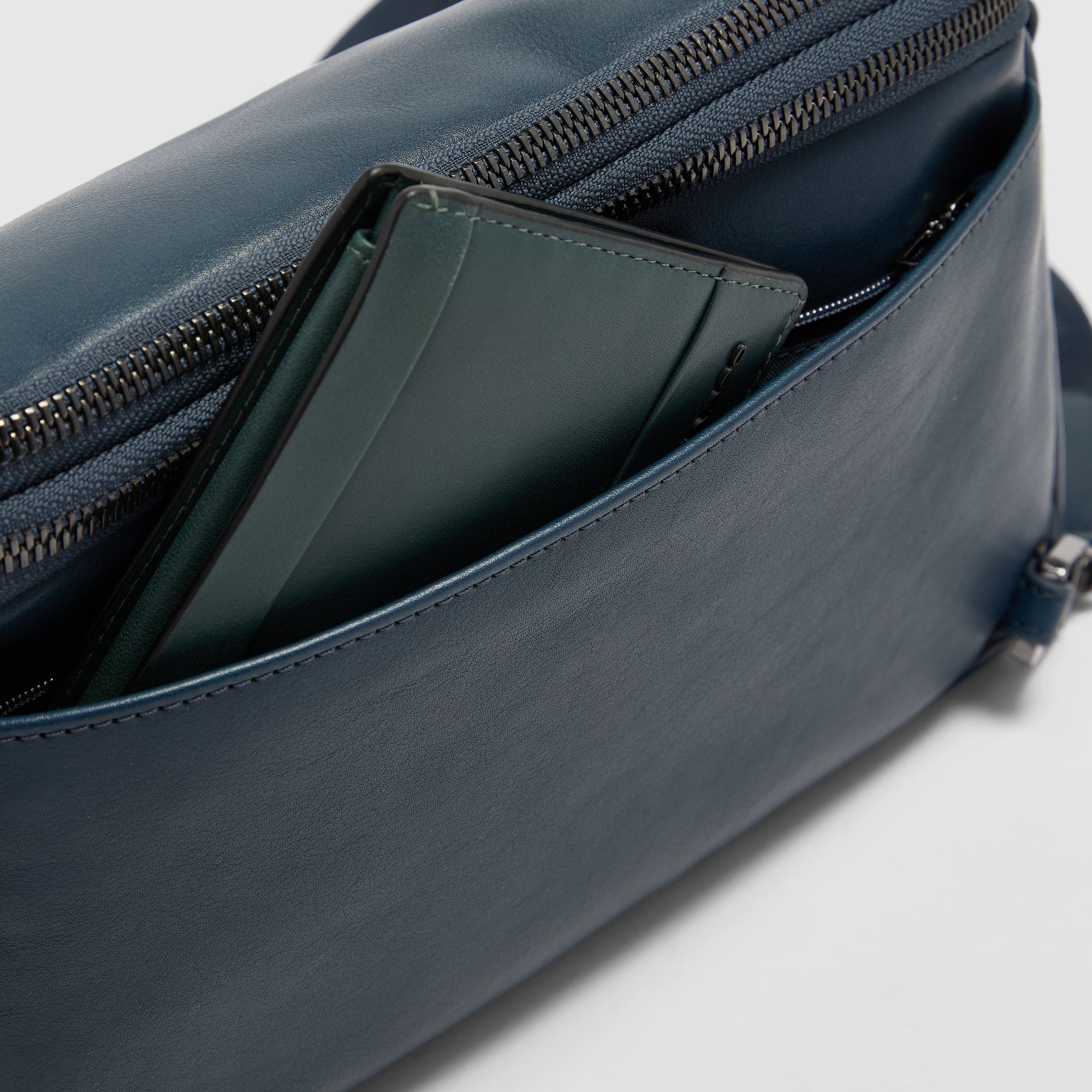 Piquadro Urban Umhängetasche Herren Blau iPad mini Leder