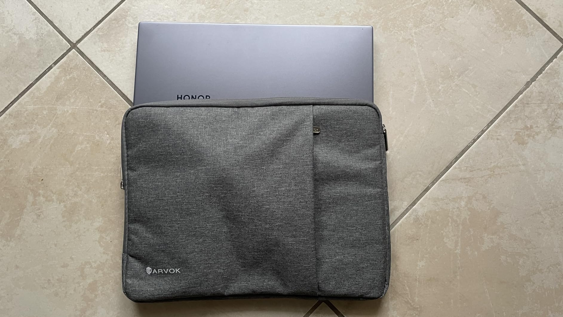 ARVOK Basic Laptophülle 15-15,6 Zoll Schwarz wasserabweisend