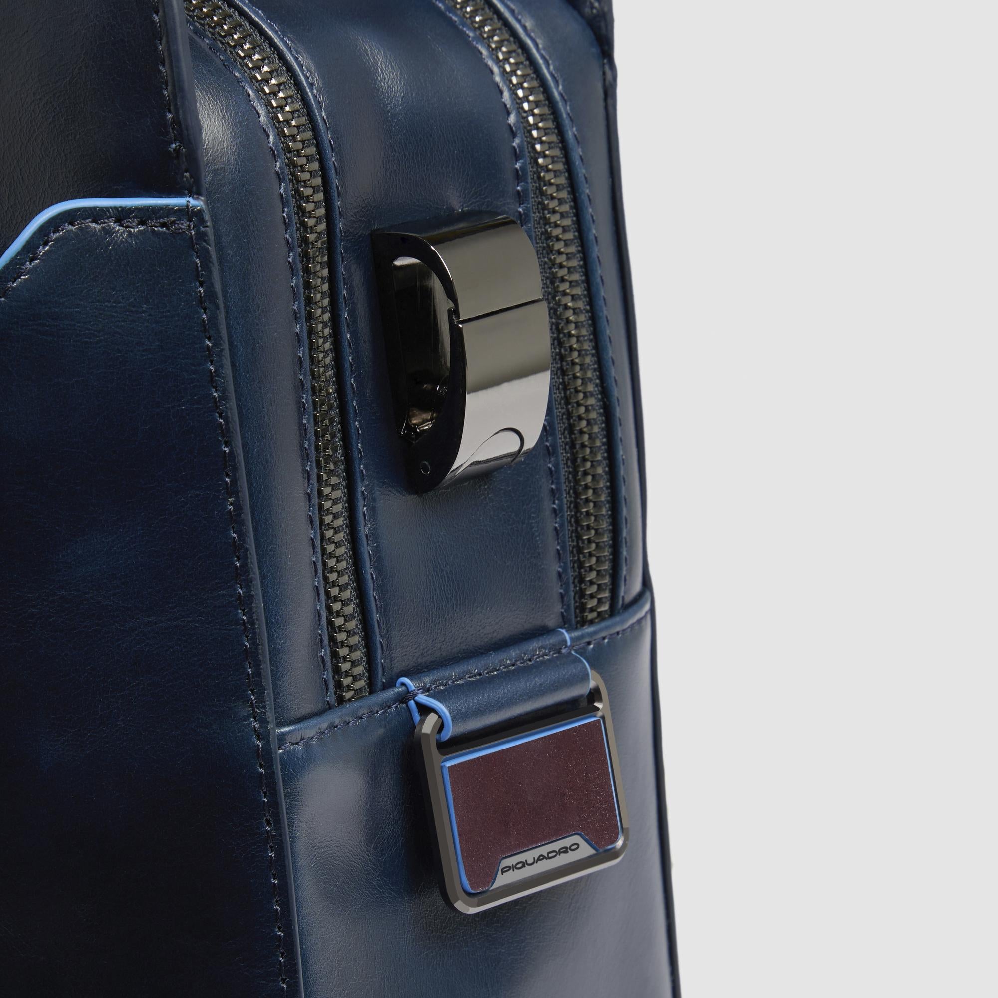 Piquadro Blue Square Leder Monogramm Braun Initialen Patch