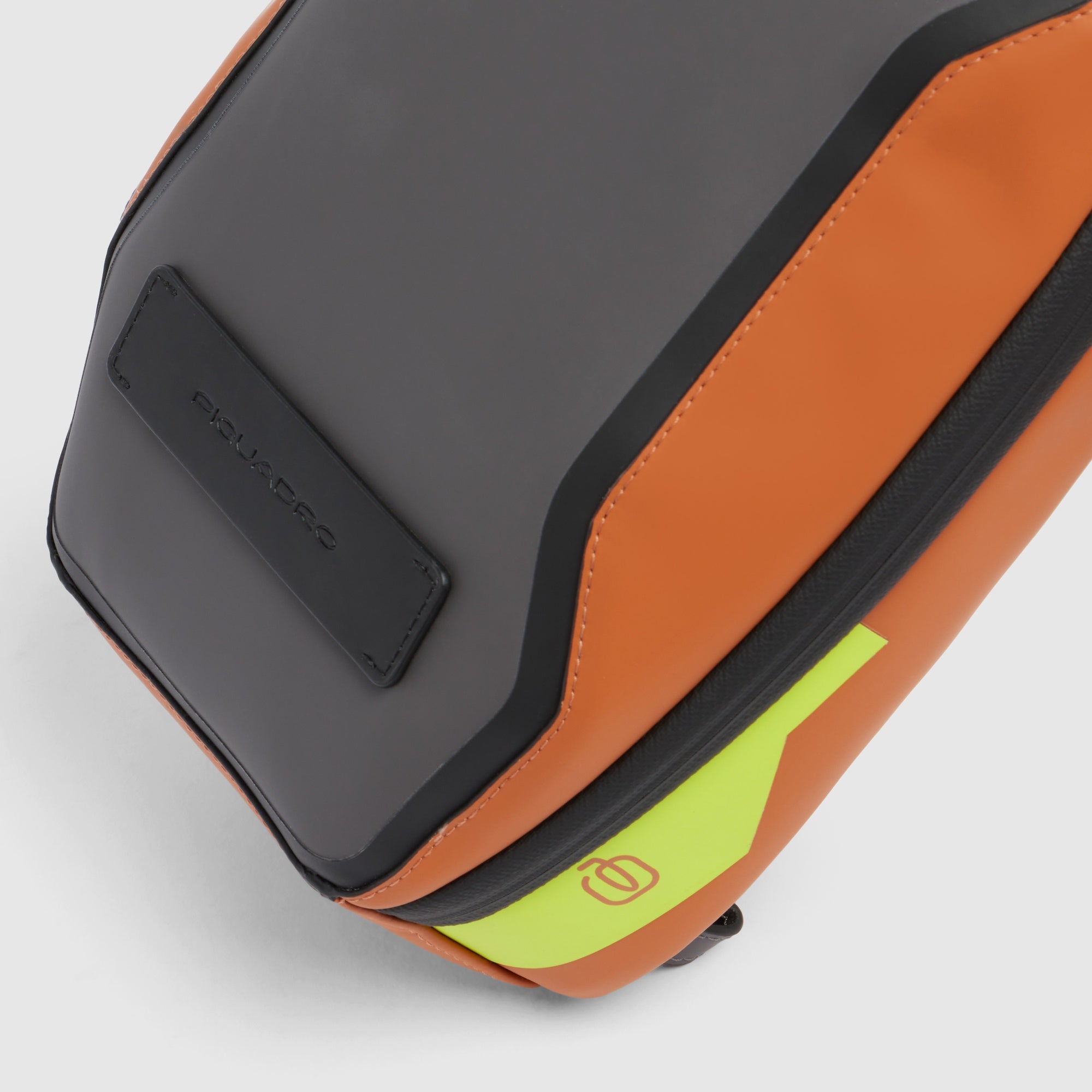 Piquadro Corner 2.0 Sling Herren iPad mini wasserfest