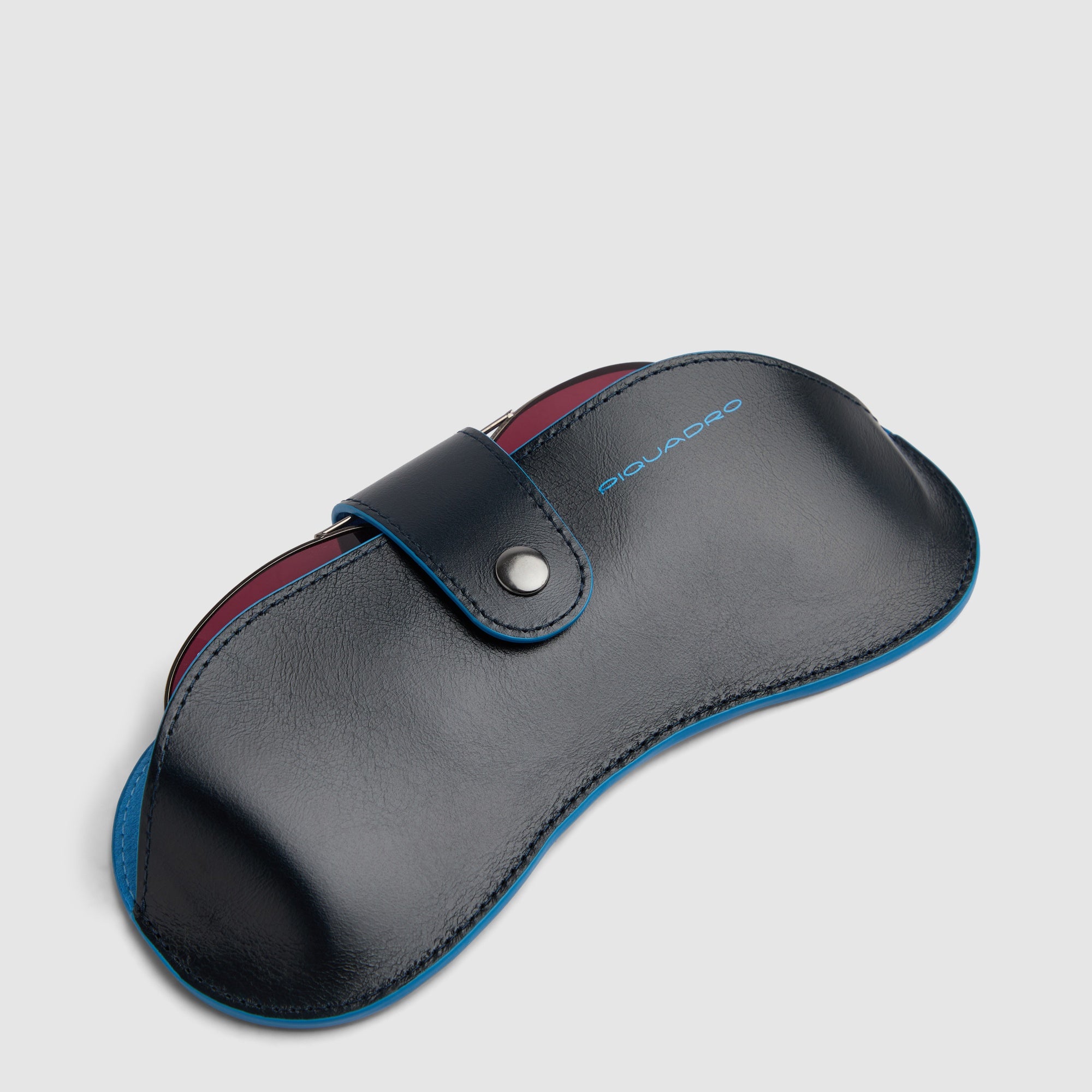 Piquadro Connequ Brillenetui Leder Blau MagSafe mit Tracker