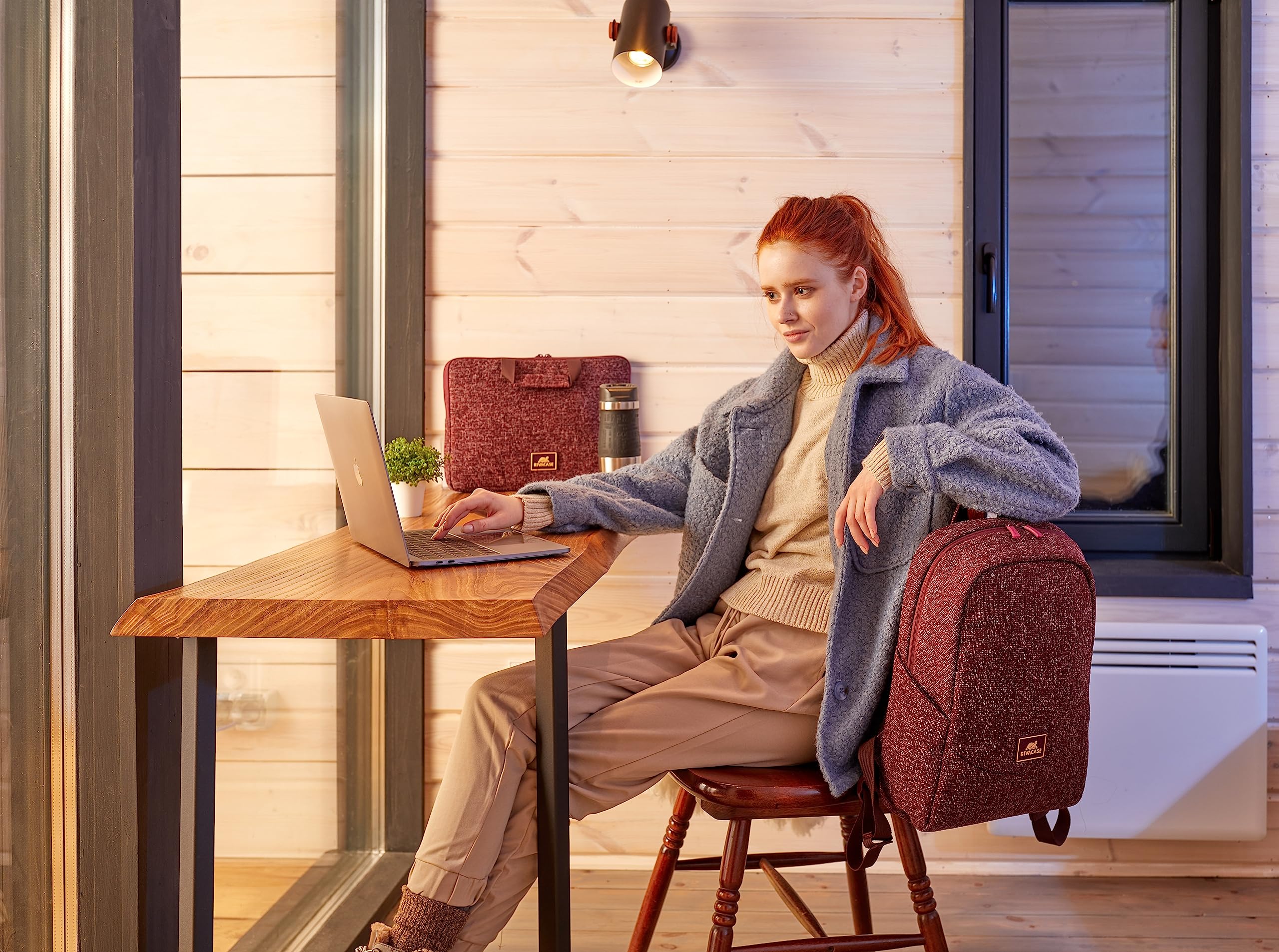RIVACASE Erebus 14 Zoll Laptophülle Tweed Burgundy Rot Griff