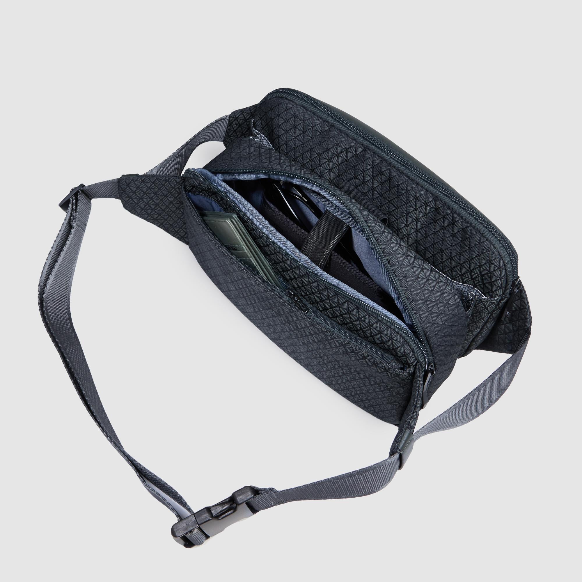 Piquadro Corner 2.0 Bauchtasche Herren Recycled Schwarz