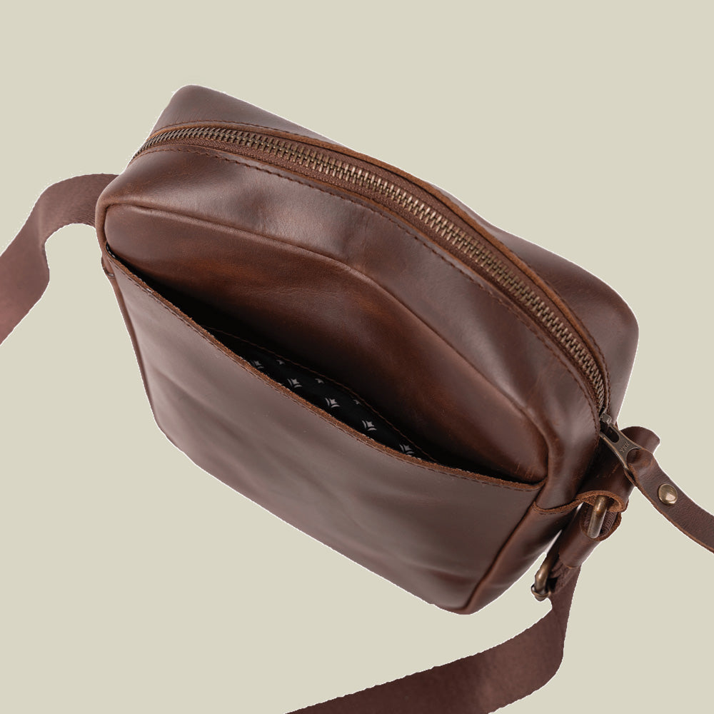 Buckle & Seam Collector Reporter Bag Umhängetasche Leder