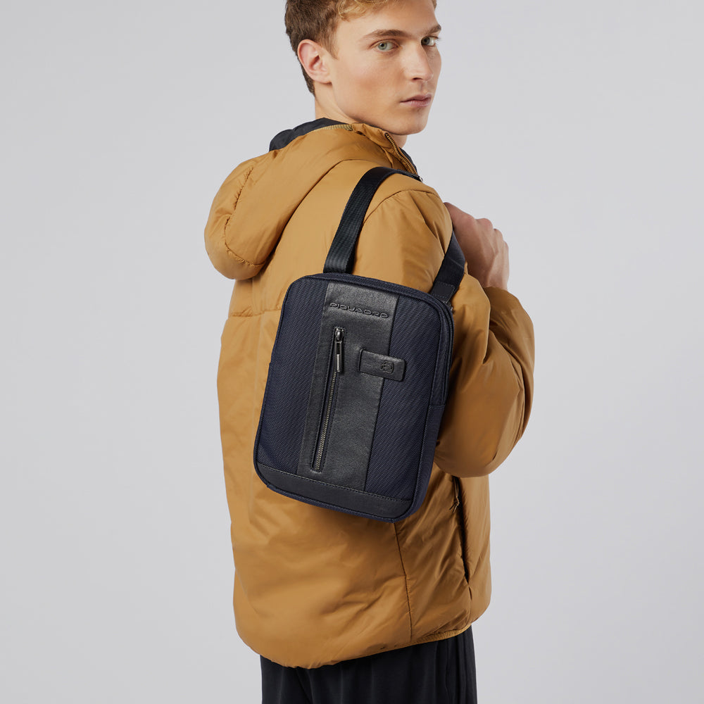 Piquadro Urban Borsello Umhängetasche blau iPad Recycling