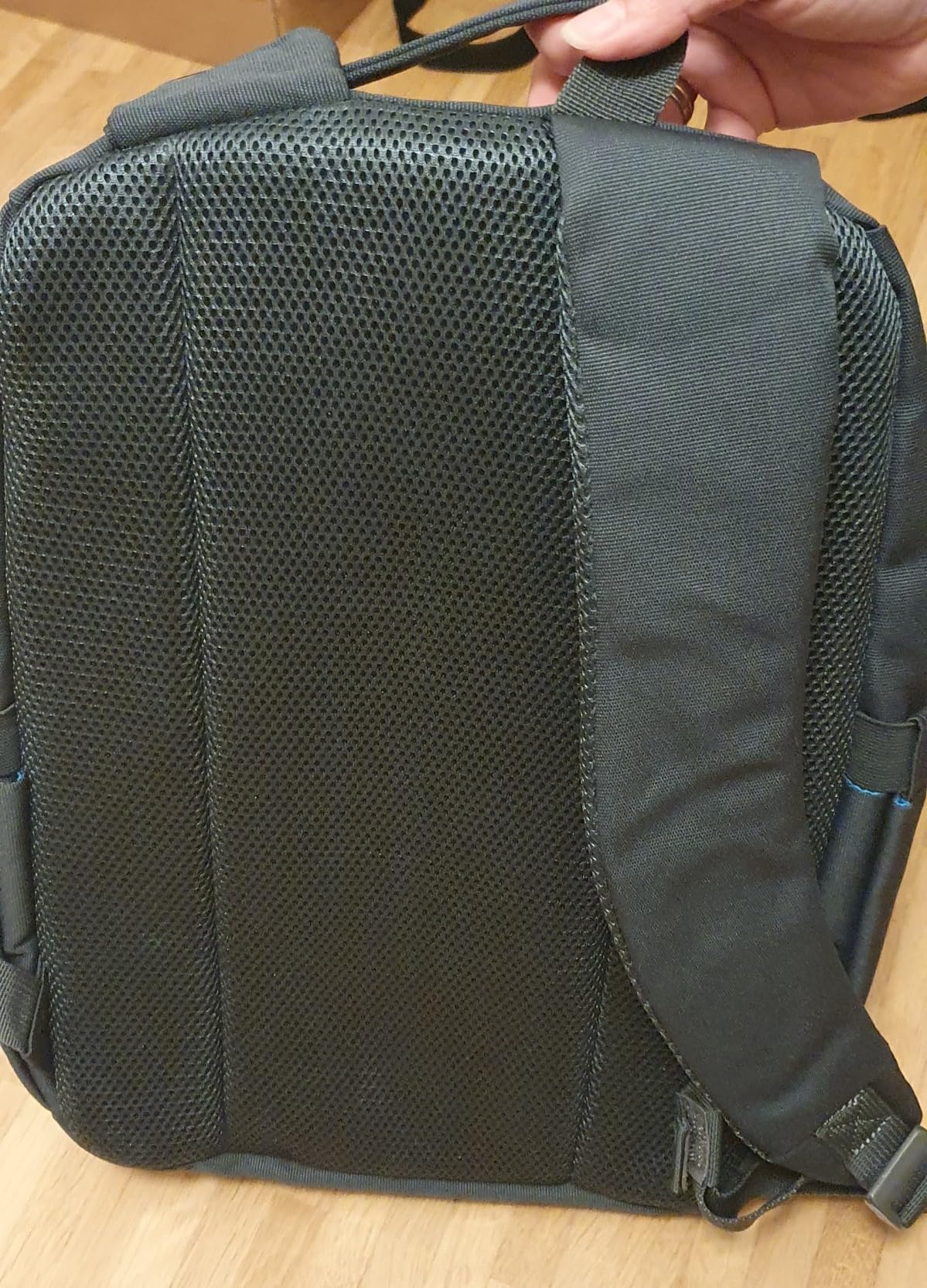 RIVACASE Aviva Laptop Rucksack 15,6 Zoll Schwarz 15L wasserabweisend
