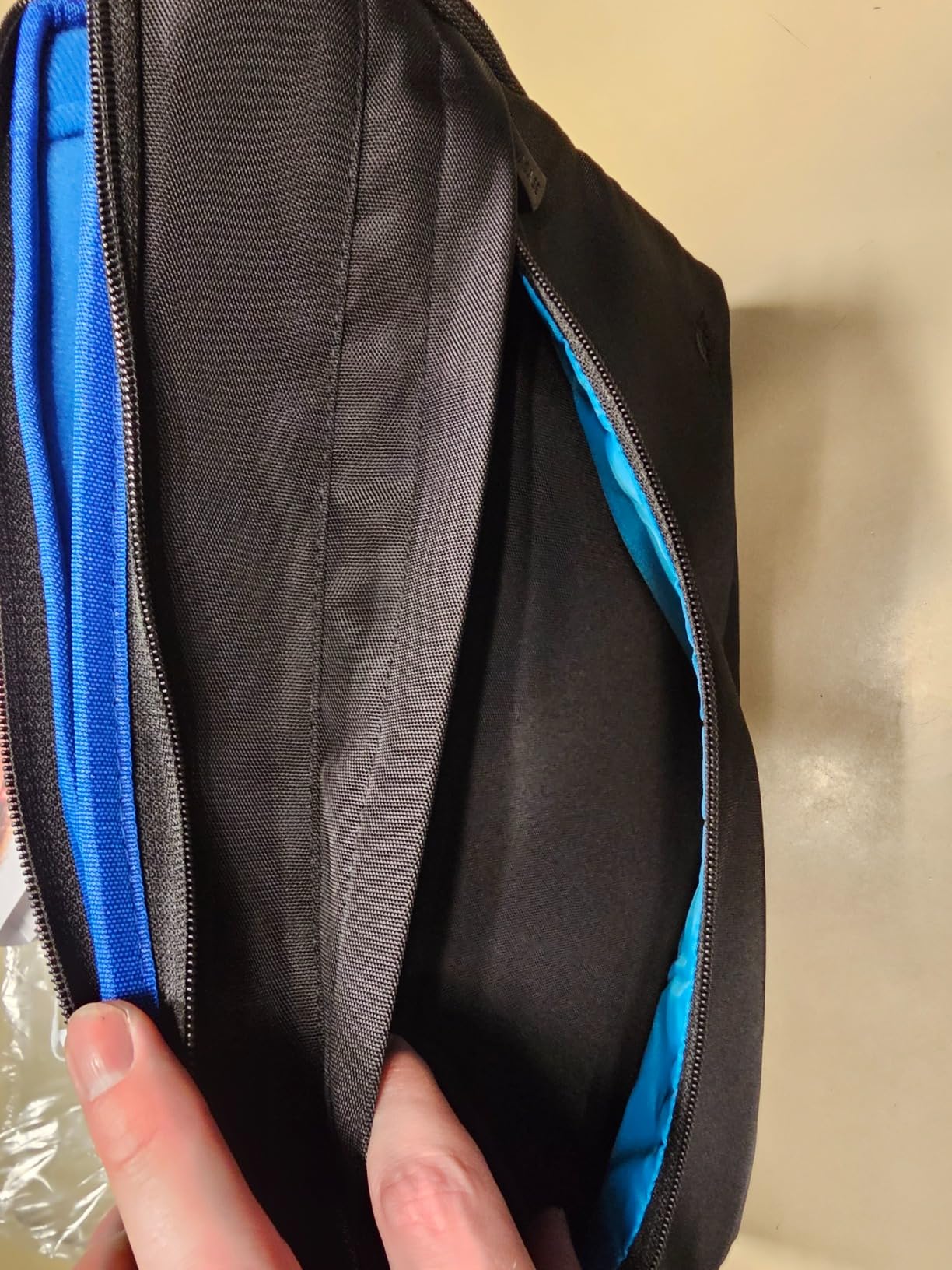 RIVACASE Antishock Laptoptasche 14 Zoll Schwarz