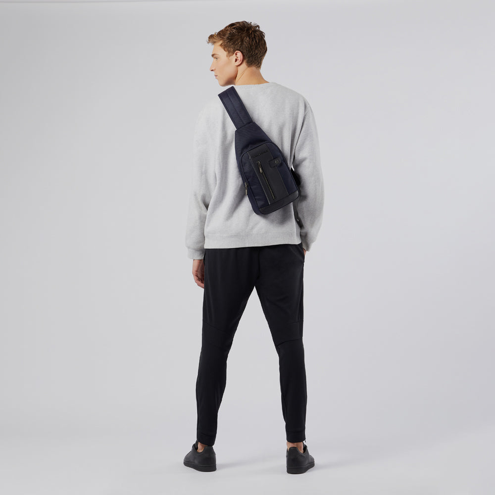 Piquadro Urban Sling-Rucksack Herren schwarz LED-Licht