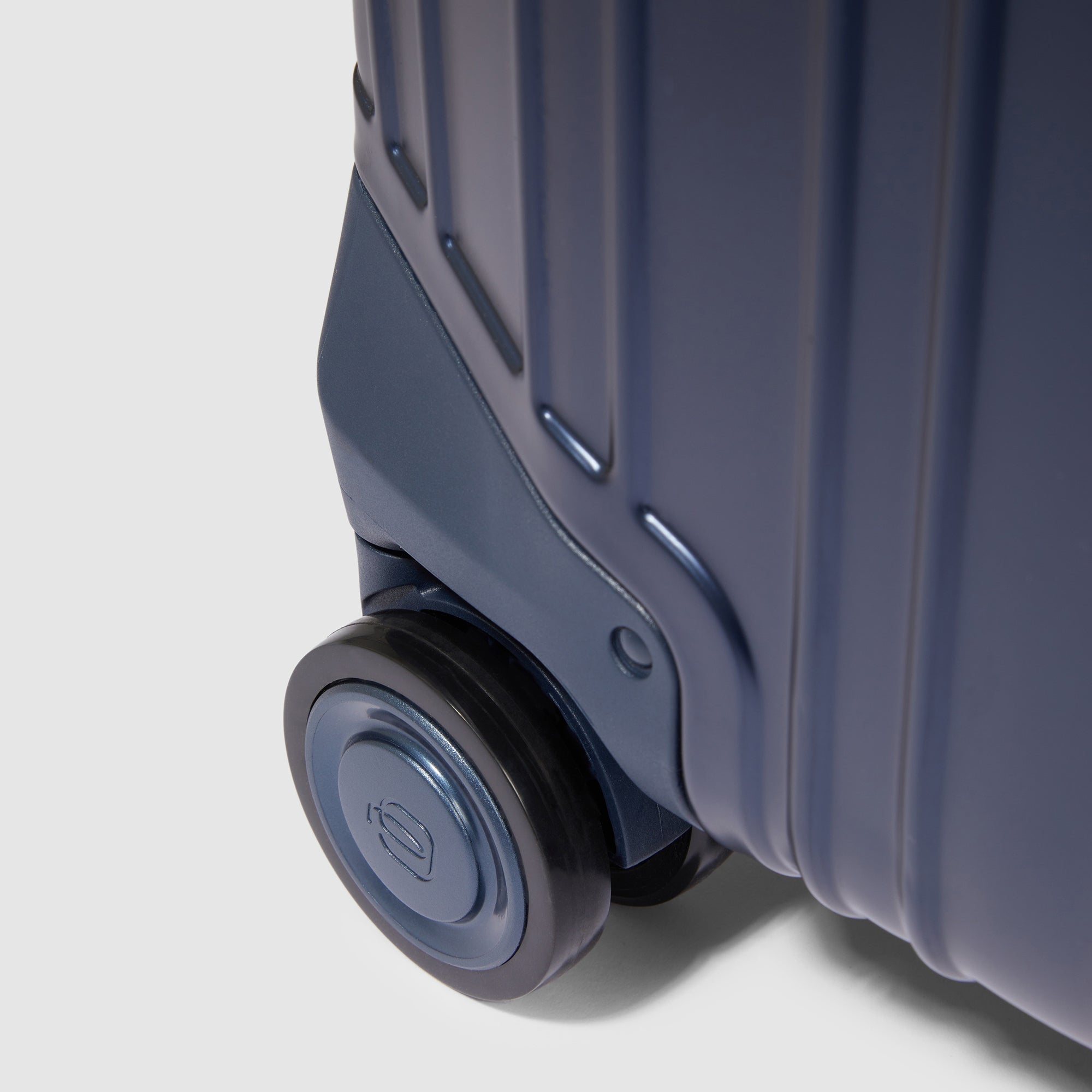 Piquadro Connequ Trolley M Alu 4 Rollen mit Cover