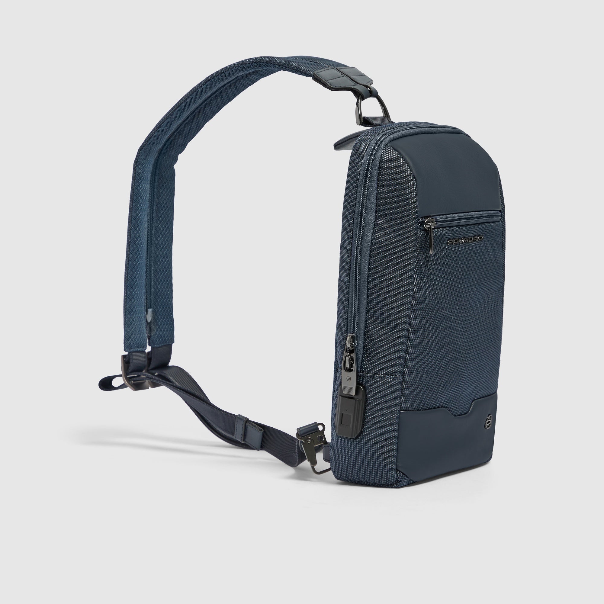 Piquadro Corner 2.0 Monospalla Sling-Rucksack Schwarz recycelt