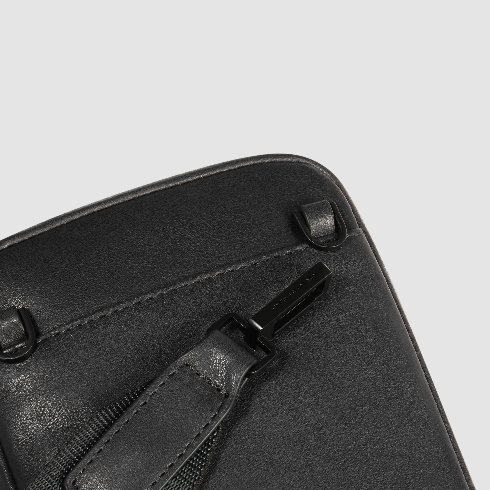 Piquadro Connequ Handytasche Leder Umhängen schwarz Kartenfach