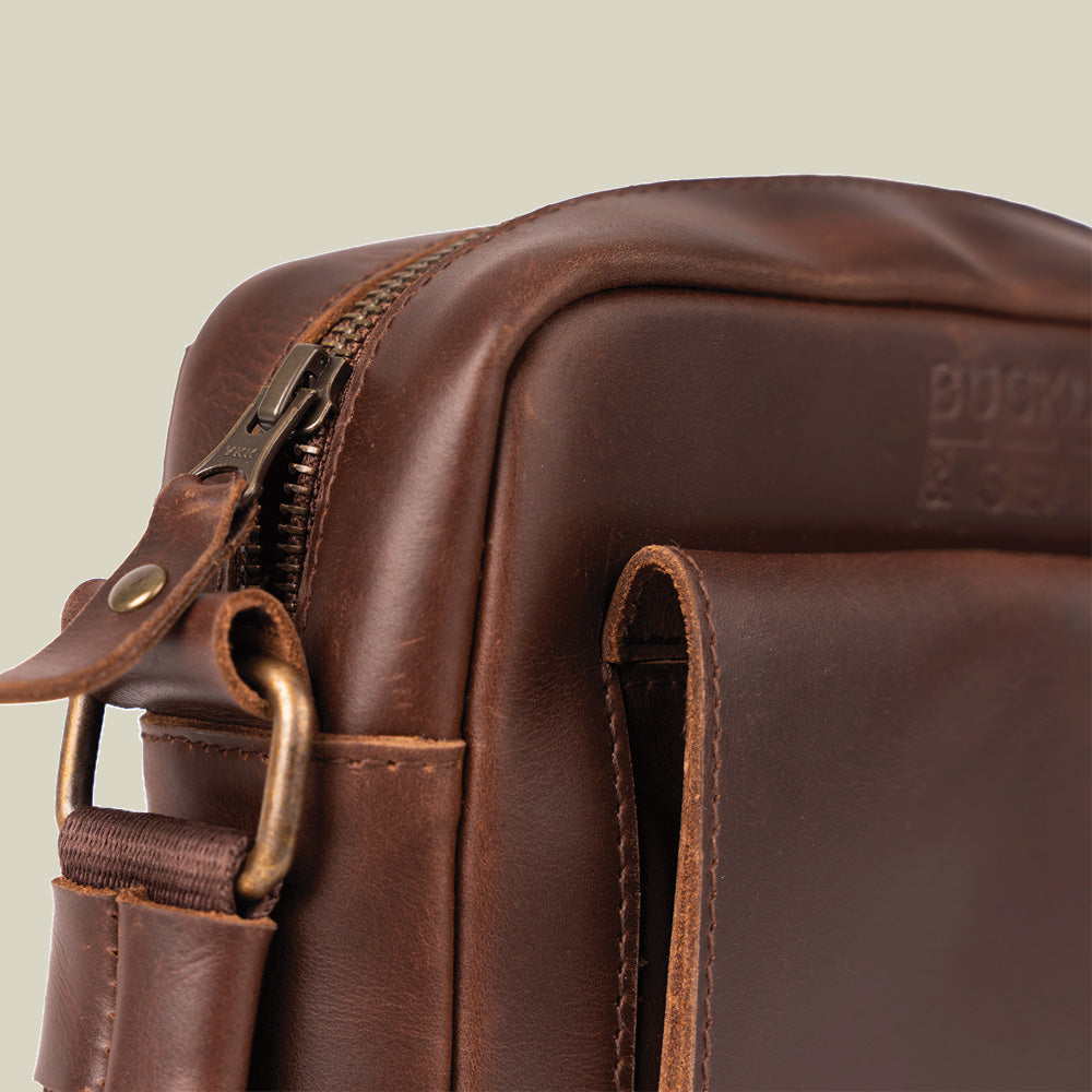 Buckle & Seam Collector Reporter Bag Umhängetasche Leder