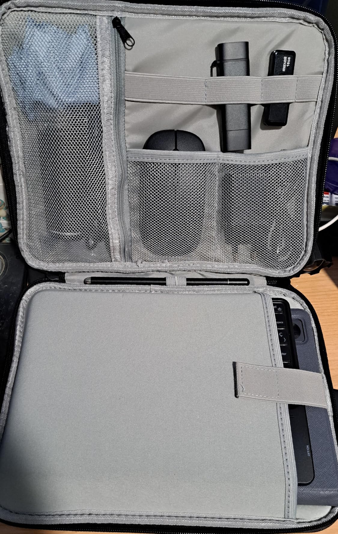 ARVOK Basic Tablet-Tasche 11 Zoll Sleeve mit Griff Schwarz