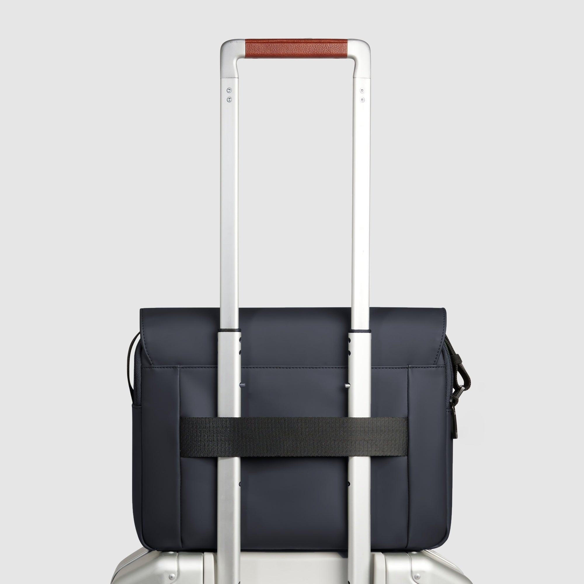 Piquadro Brief Messenger Herren Schwarz Wasserabweisend iPad