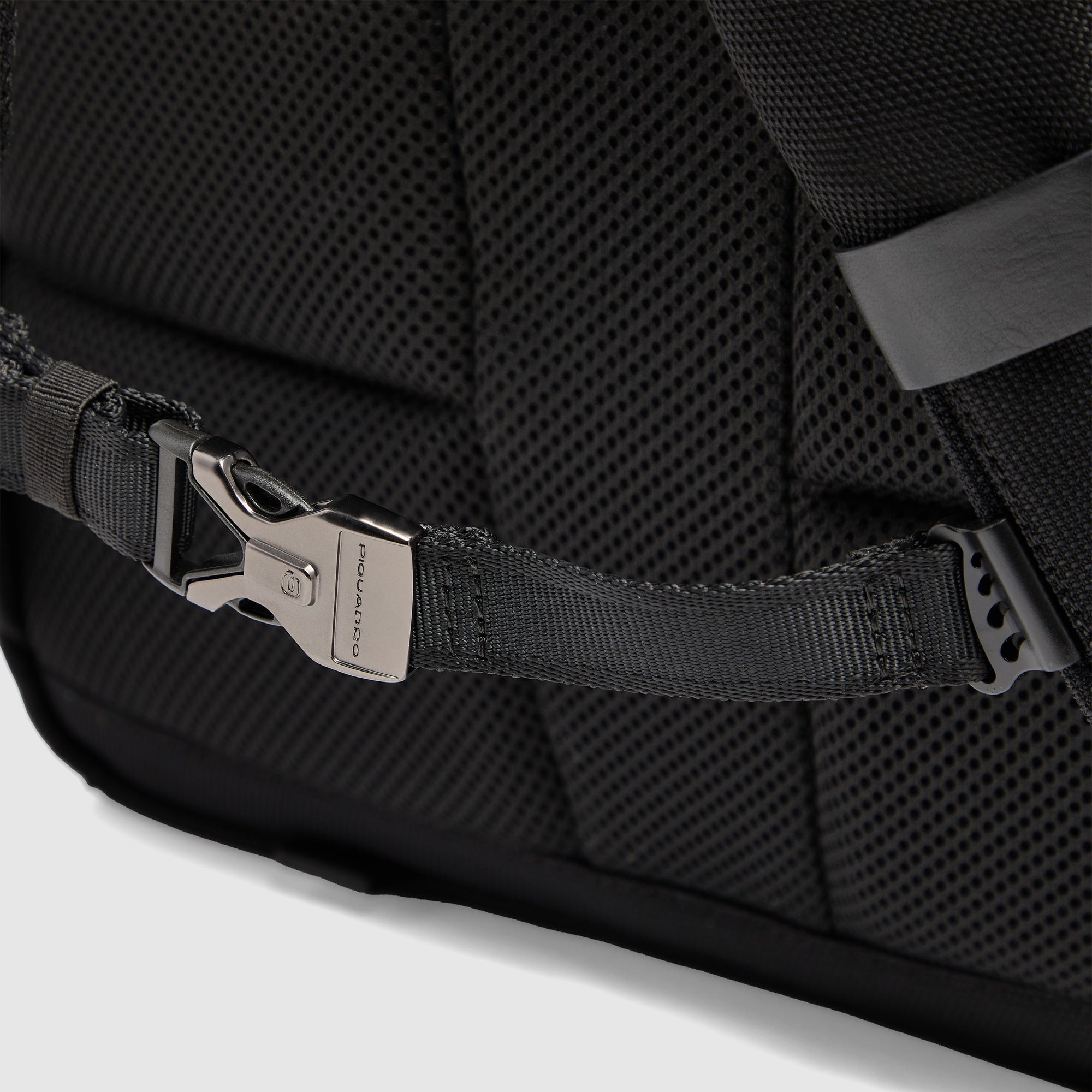Piquadro Rover 17 Zoll Laptoprucksack Schwarz modular