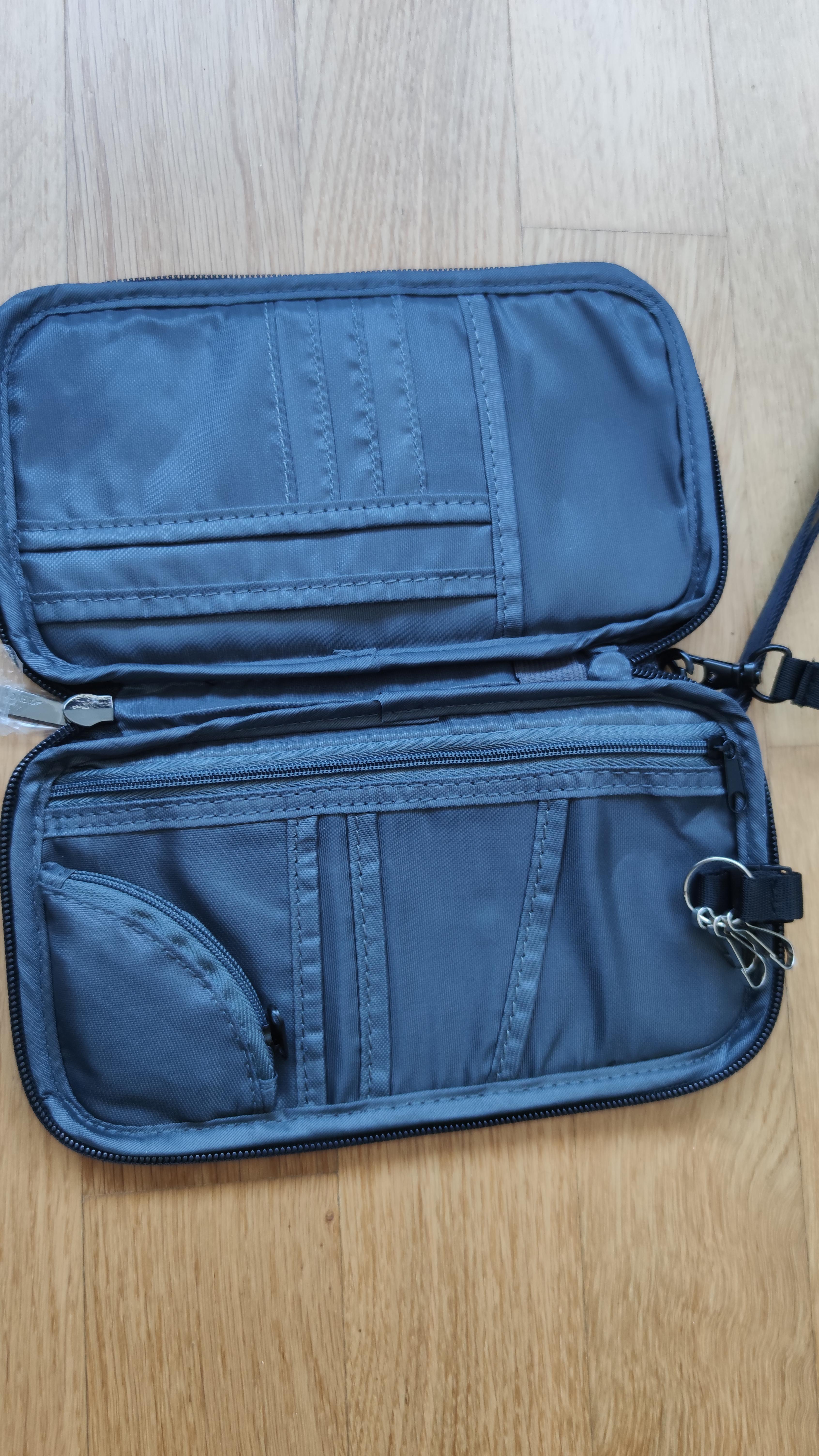 Arvok Travel Accessories Reisepasstasche Schwarz RFID Oxford