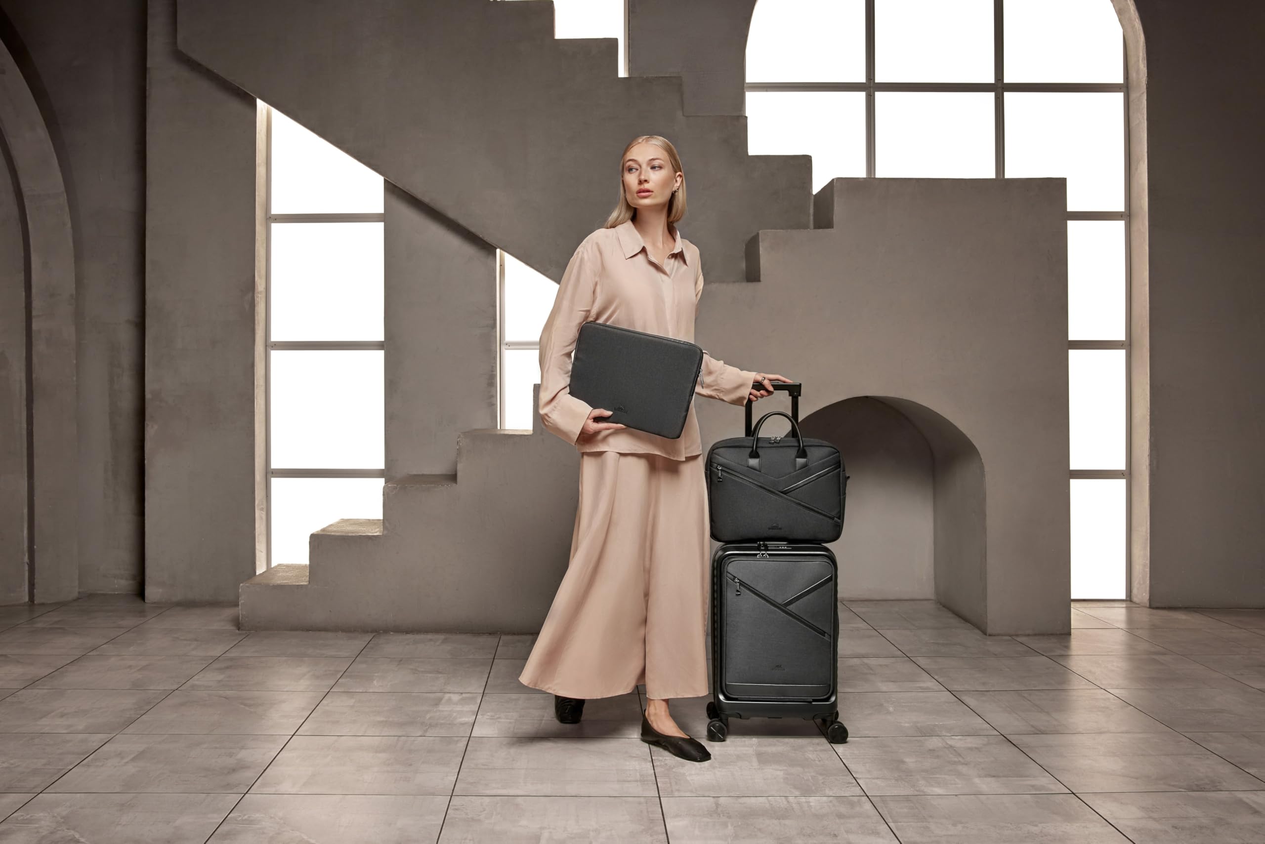 RIVACASE Borneo ECO Laptophülle 16 Zoll schwarz wasserabweisend