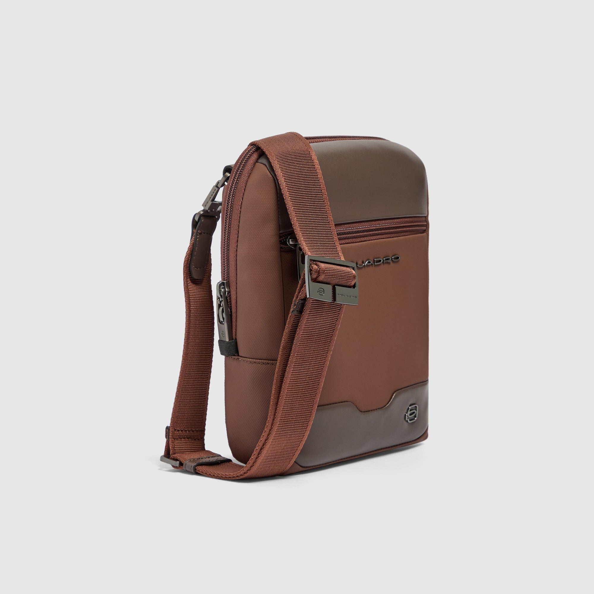 Piquadro Corner 2.0 Herrentasche Schwarz iPad mini Recycling