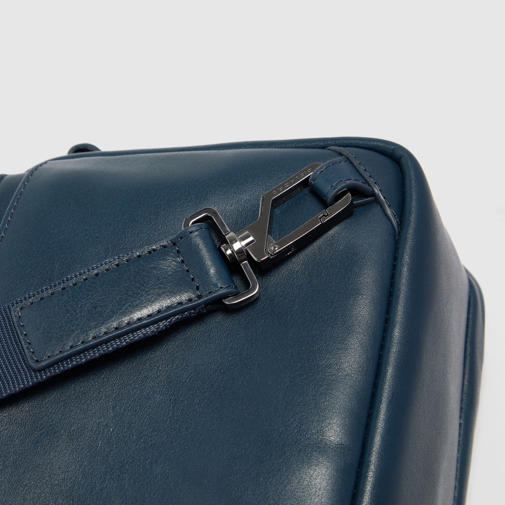 Piquadro Urban Umhängetasche Herren Blau iPad mini Leder