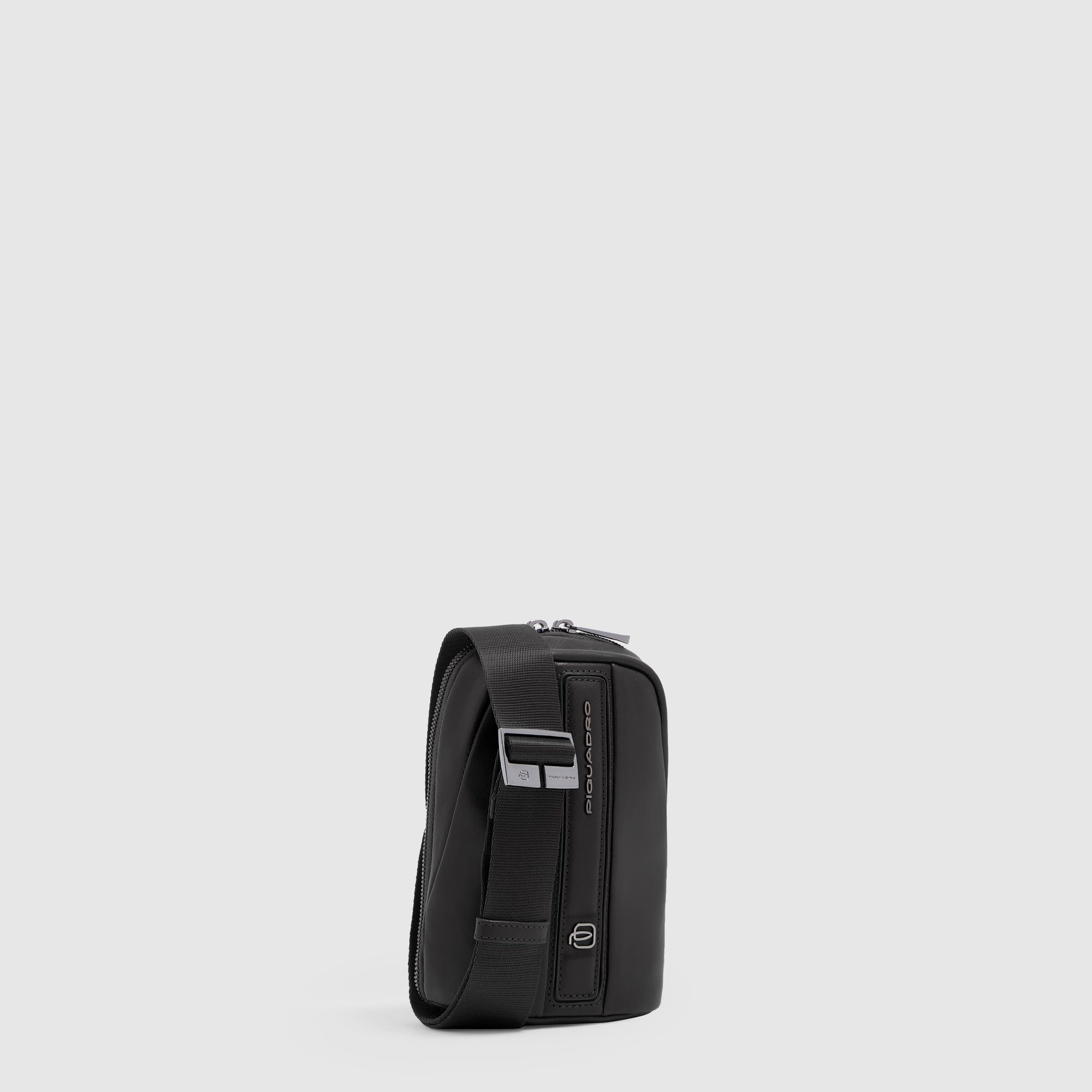 Piquadro Connequ Handytasche Leder schwarz mit Halsband