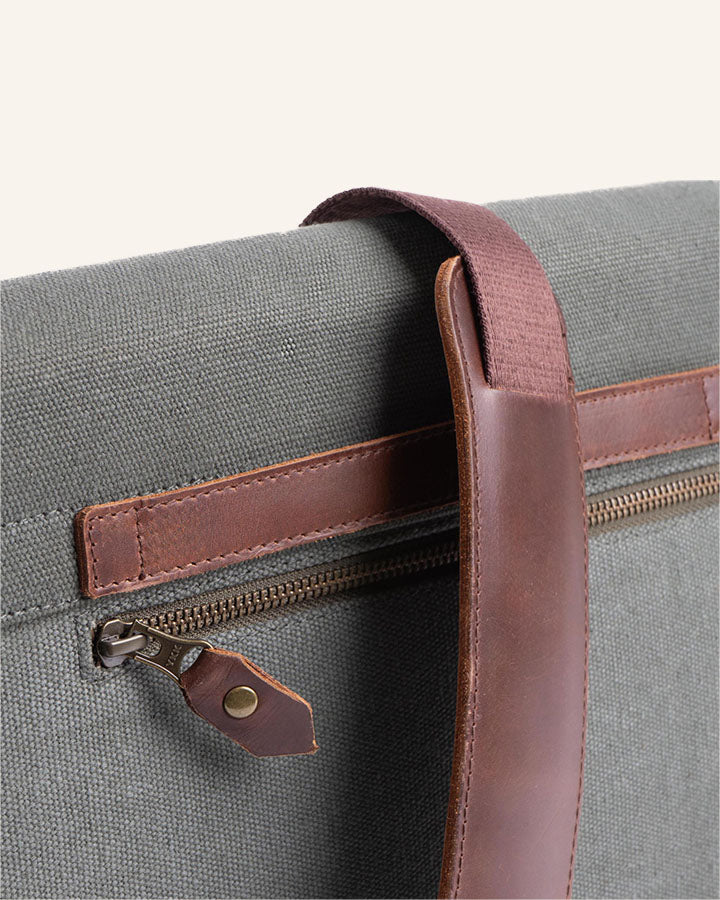 Buckle & Seam Times Messenger Bag Laptoptasche 15,6 Zoll Blau