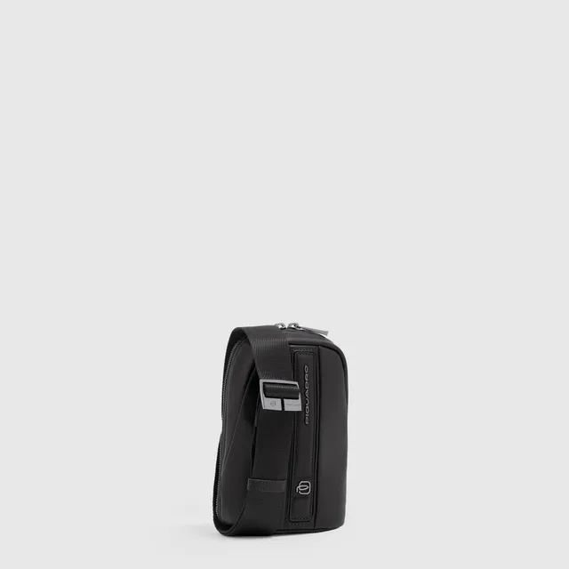 Piquadro Connequ Handytasche Leder schwarz mit Halsband