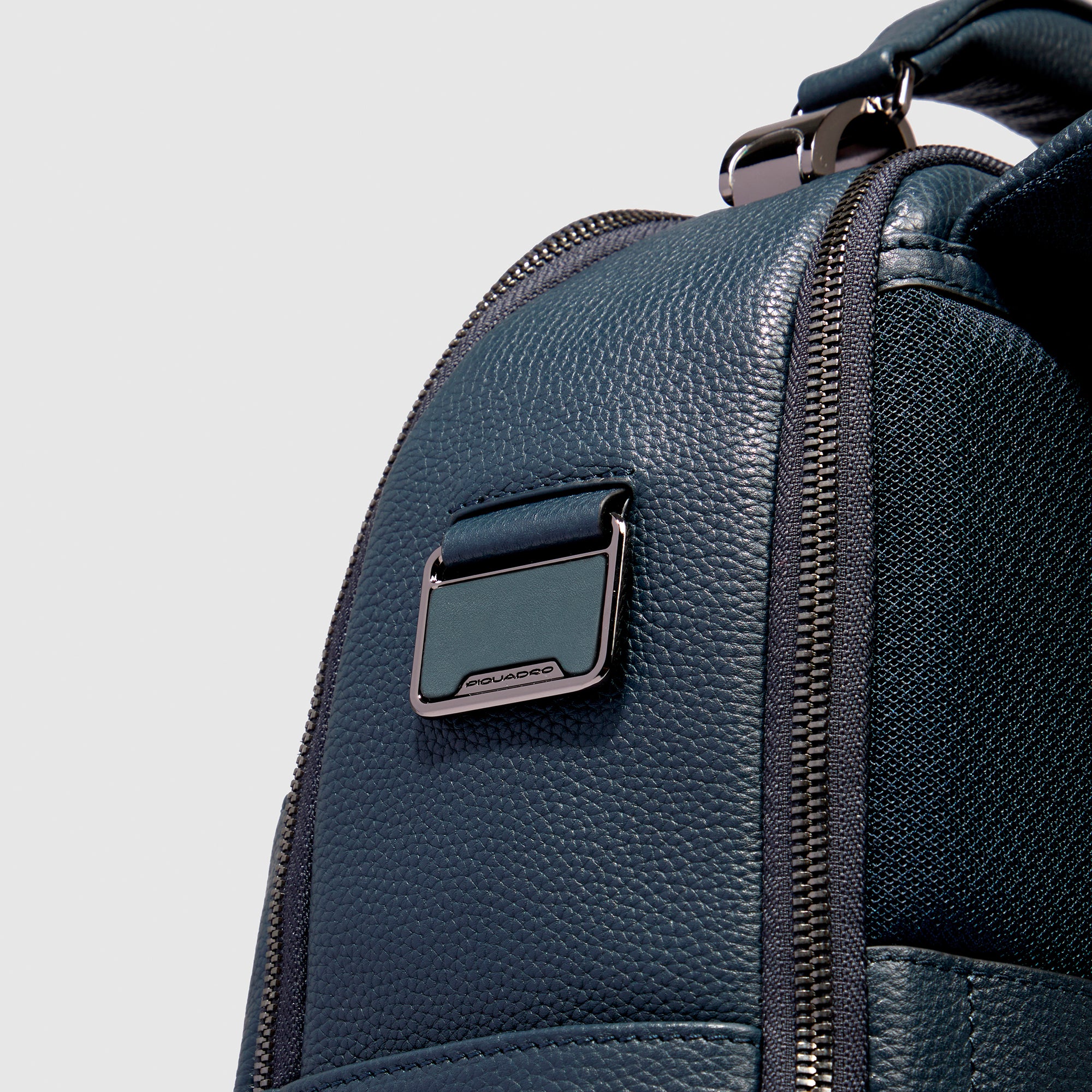 Piquadro Brief Etikett Monogramm Leder Anhänger