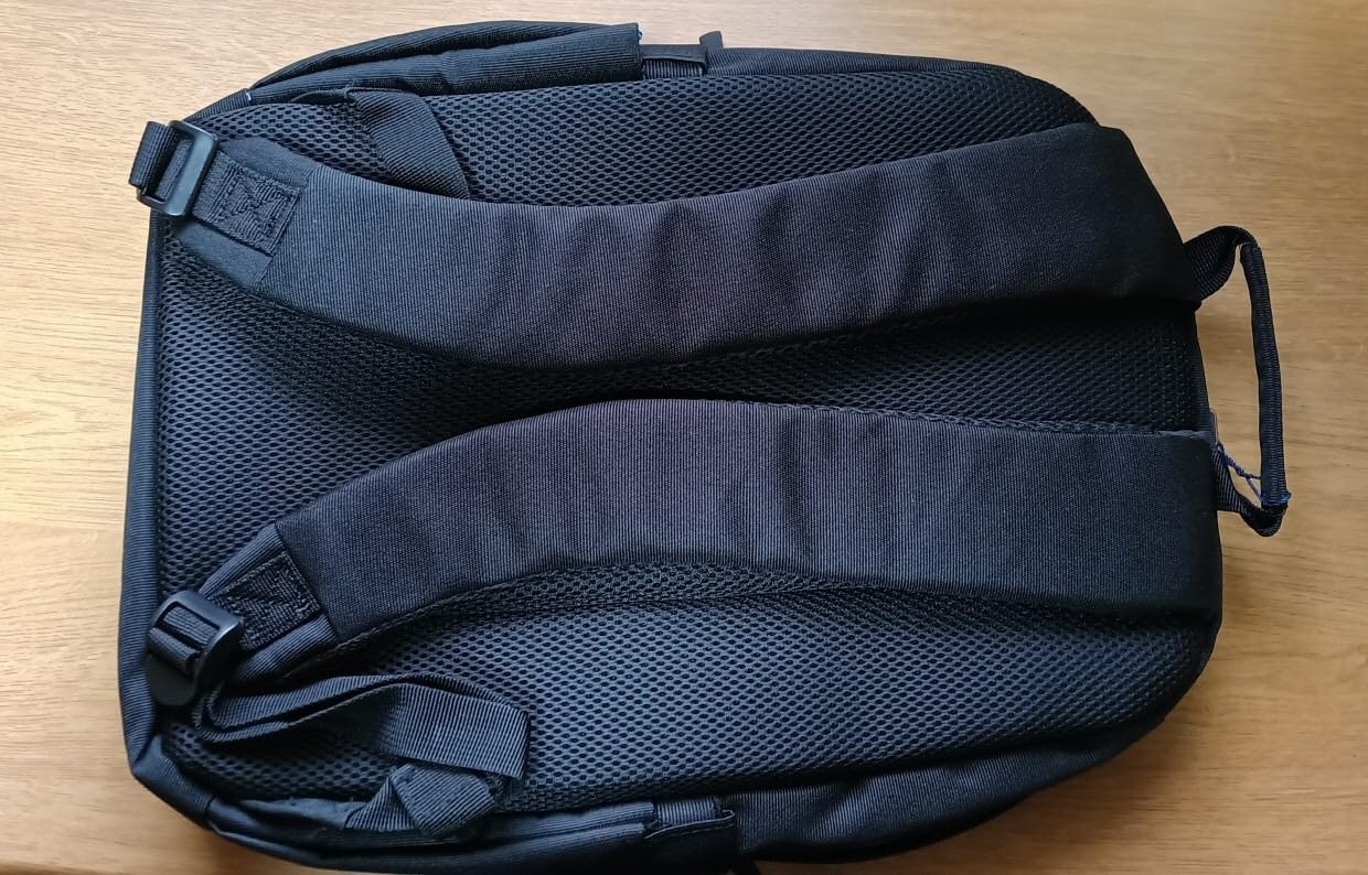 RIVACASE Aviva Laptop Rucksack 15,6 Zoll Schwarz 15L wasserabweisend