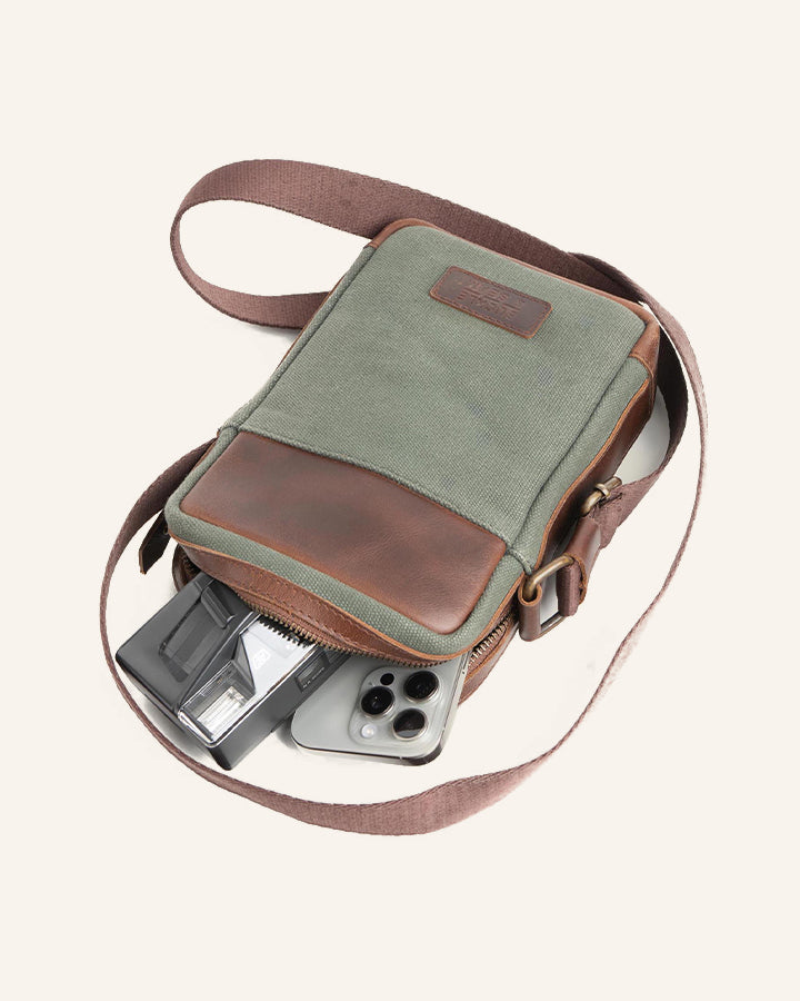 Buckle & Seam Runner Canvas Crossbody Bag Blau Innenfutter