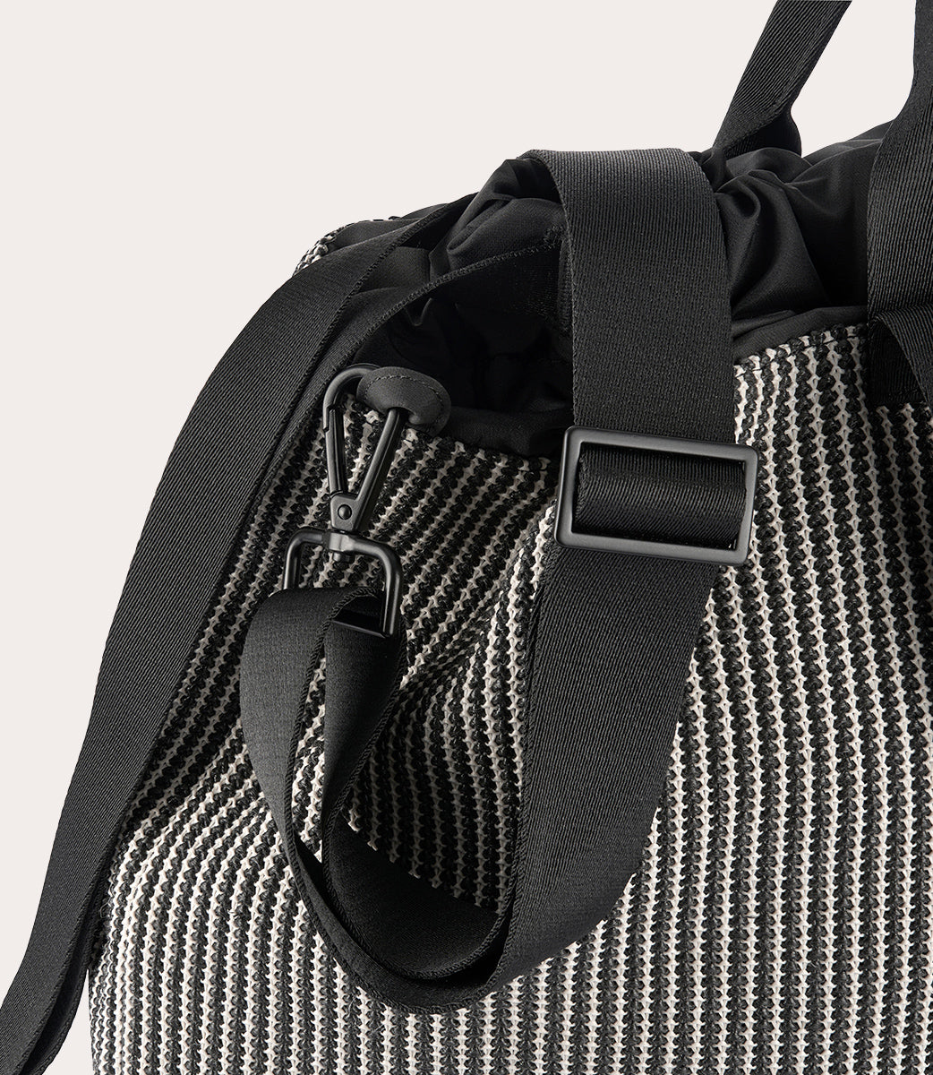 Tucano Carry Cleo Medium Shopper Stroh-Optik Schwarz