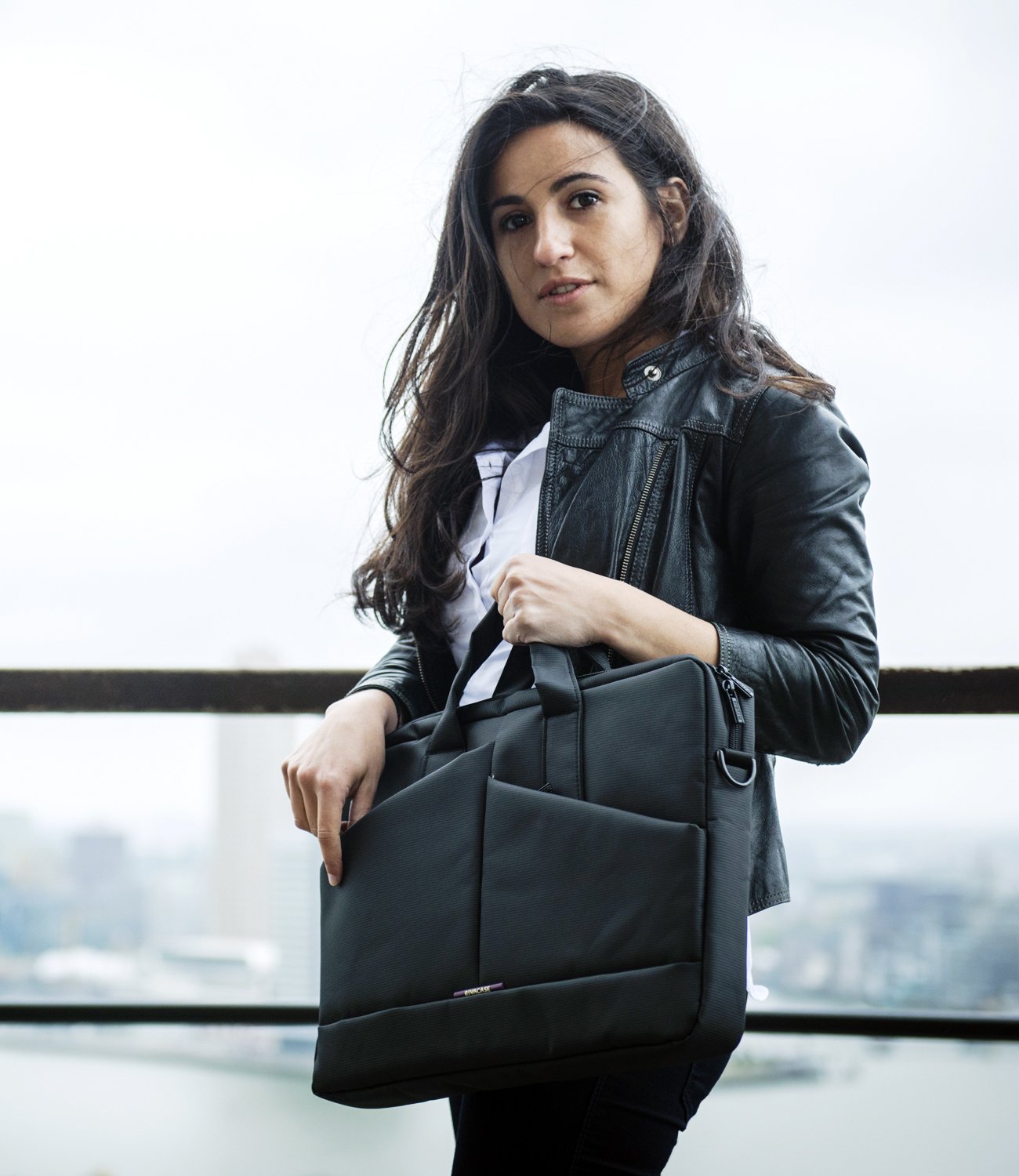 RIVACASE Central 8731 Laptoptasche 15,6 Zoll Grau Slim