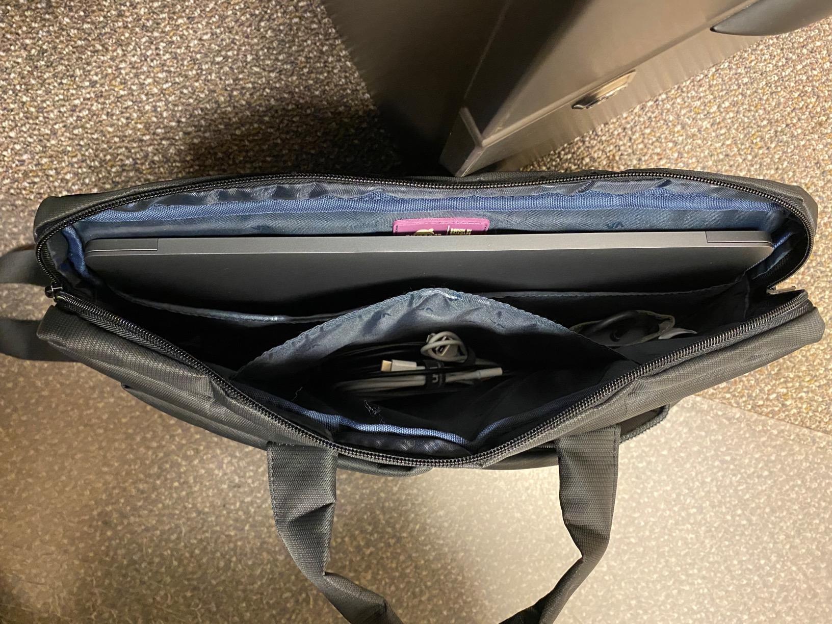 RIVACASE Central 8731 Laptoptasche 15,6 Zoll Grau Slim