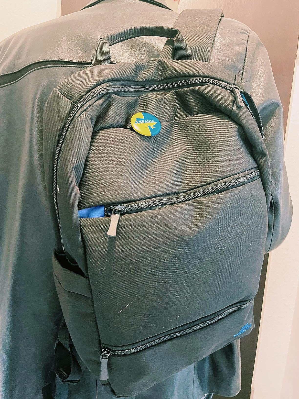 RIVACASE Aviva Laptop Rucksack 15,6 Zoll Schwarz 15L wasserabweisend