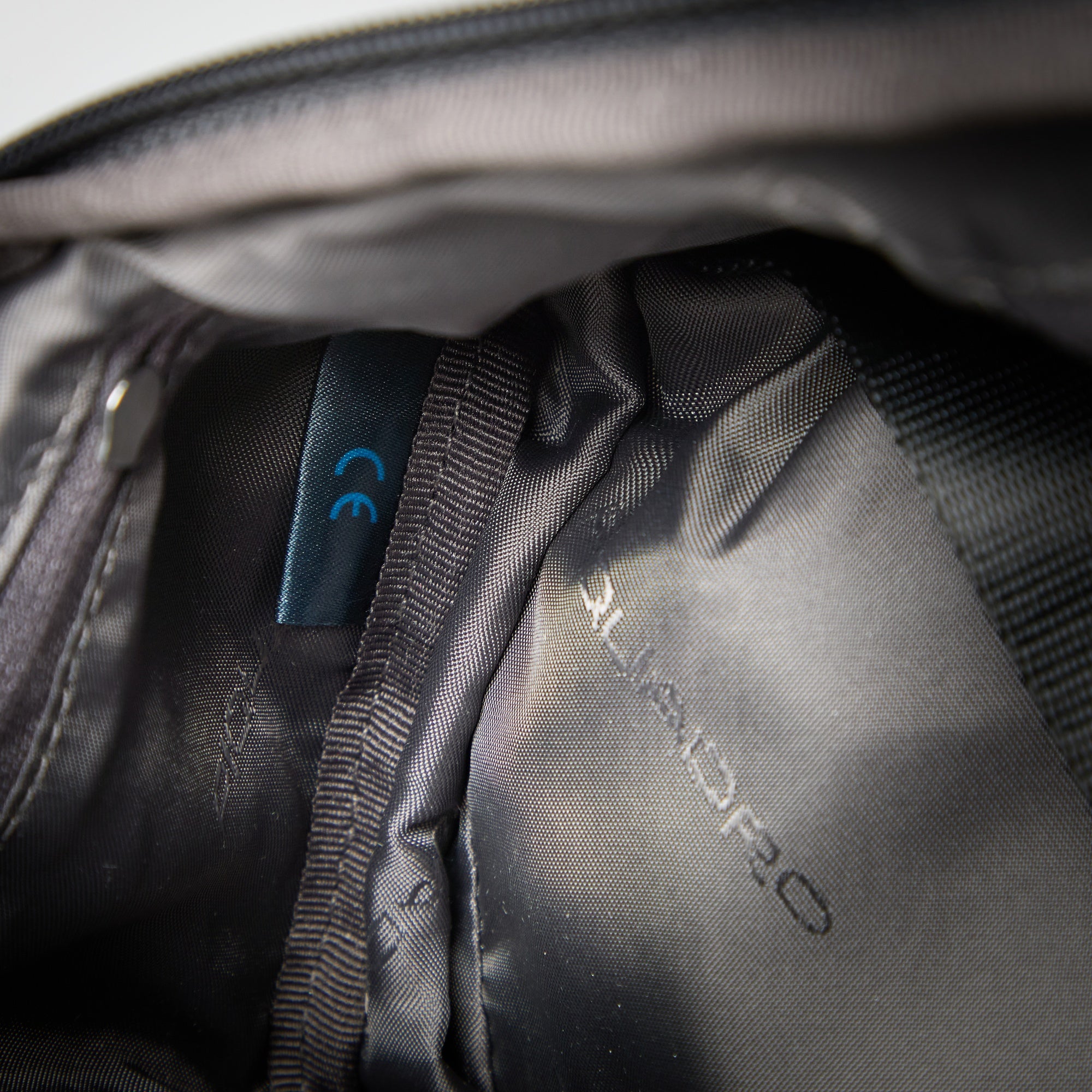 Piquadro Corner 2.0 Reiserucksack Laptop wasserdicht Handgepäck