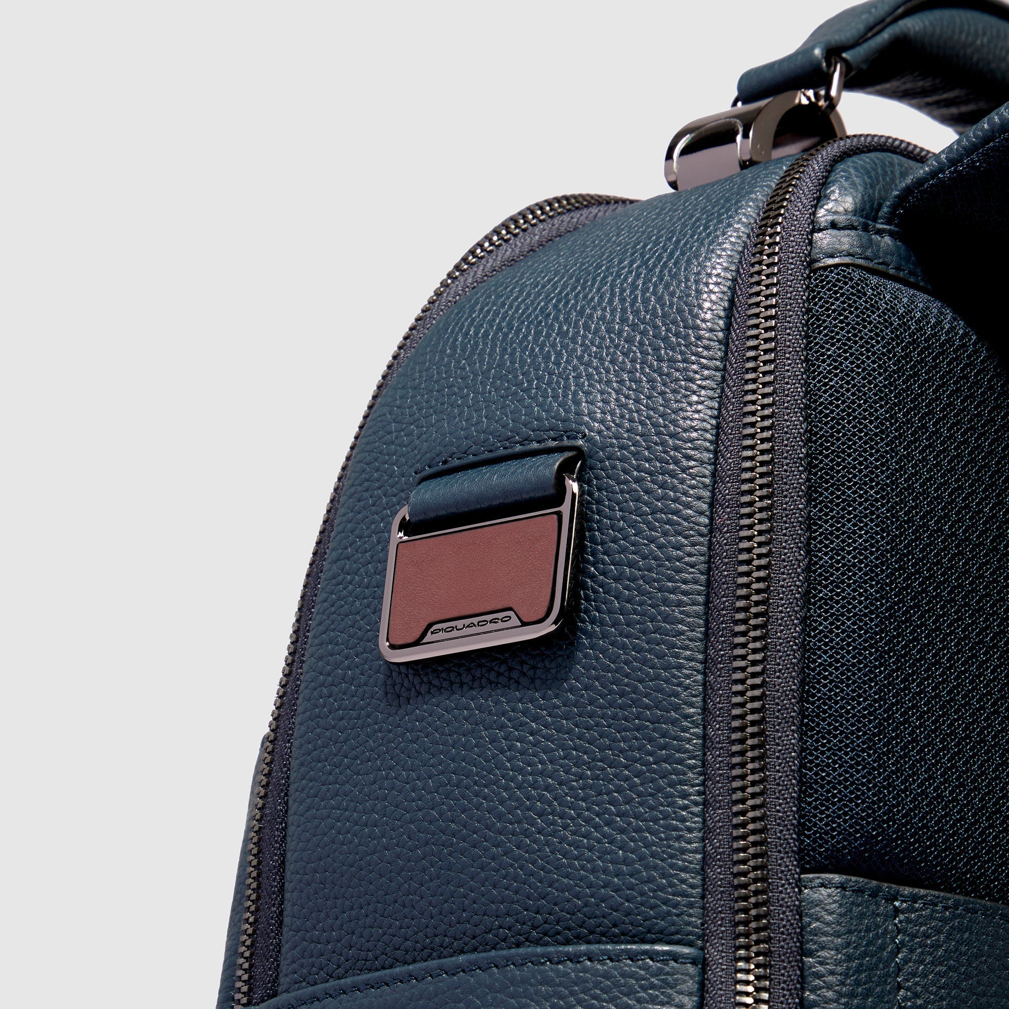 Piquadro Brief Etikett Monogramm Leder Anhänger