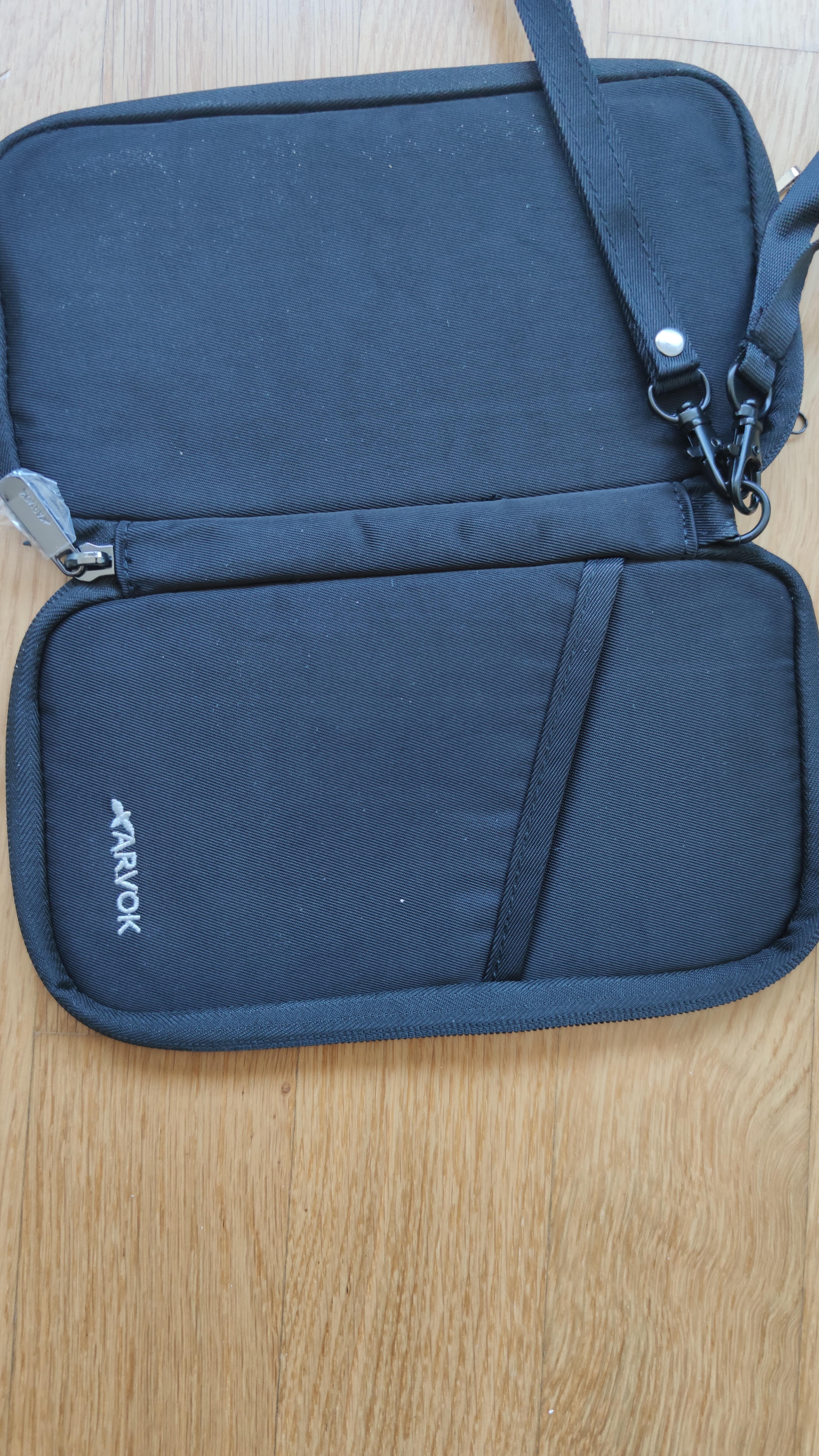 Arvok Travel Accessories Reisepasstasche Schwarz RFID Oxford
