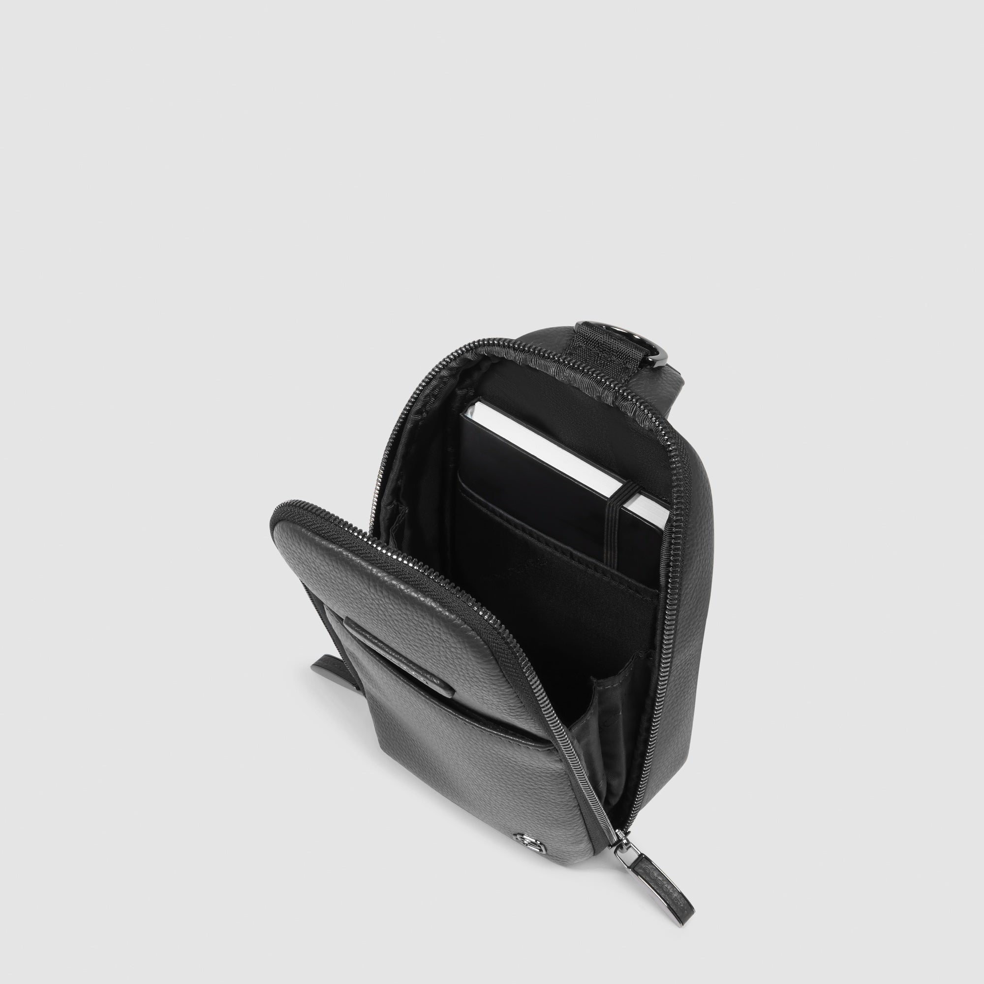 Piquadro Connequ Umhängetasche Schwarz Leder iPhone