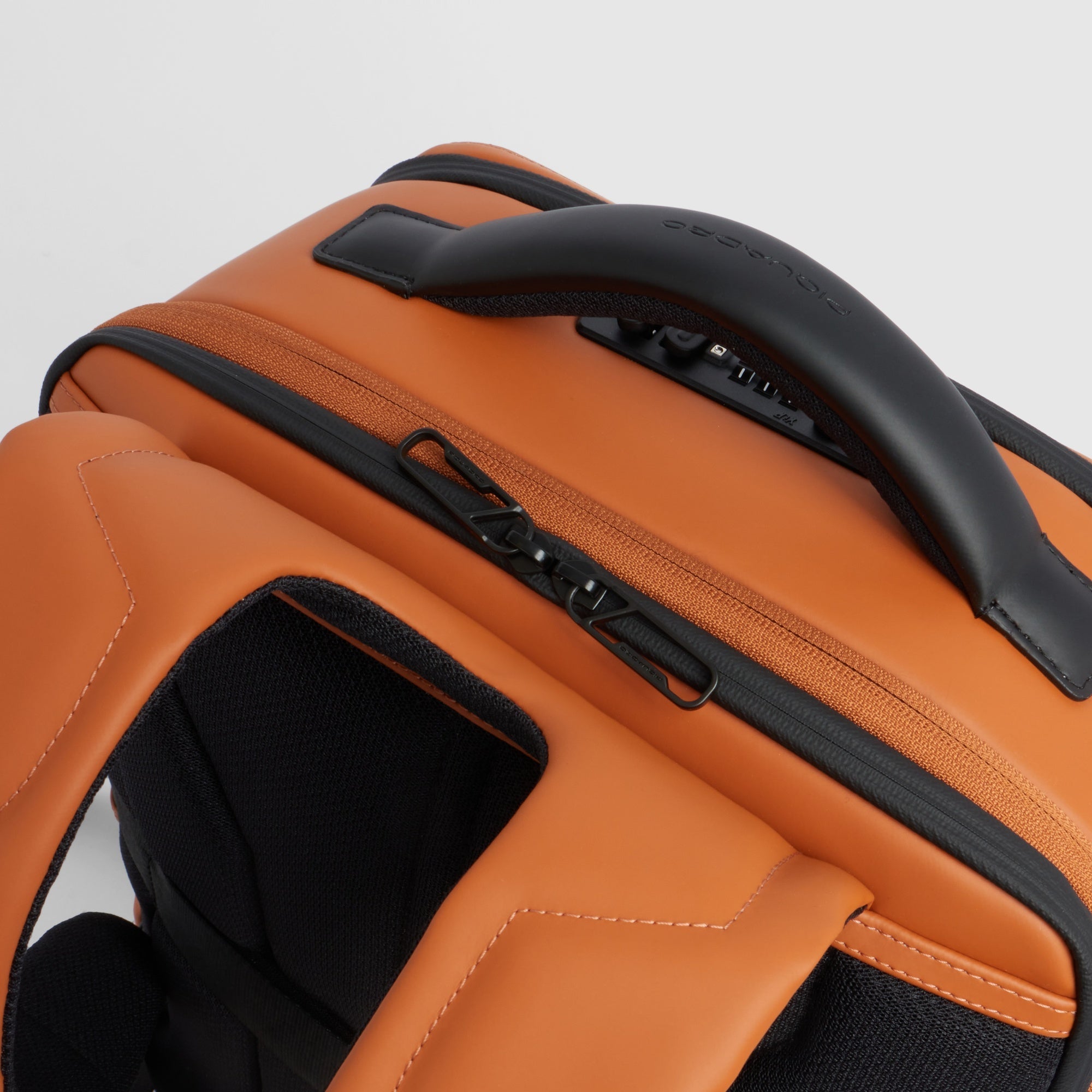 Piquadro Corner 2.0 Reiserucksack Laptop wasserdicht Handgepäck