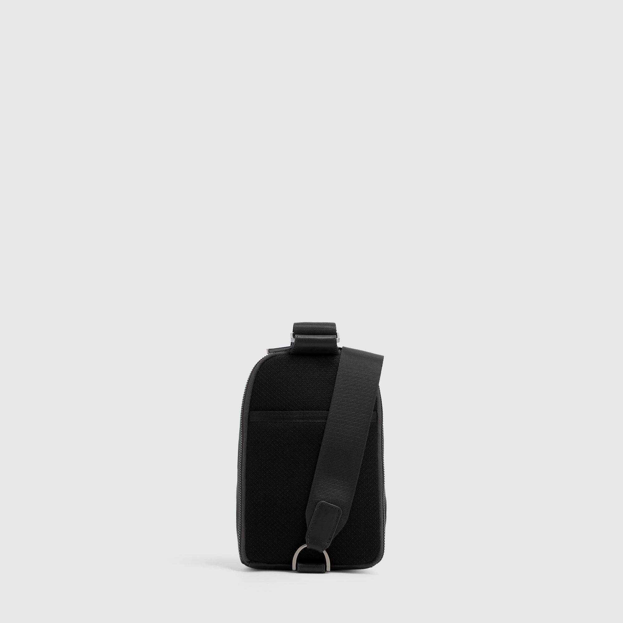 Piquadro Connequ Handytasche Leder schwarz mit Halsband
