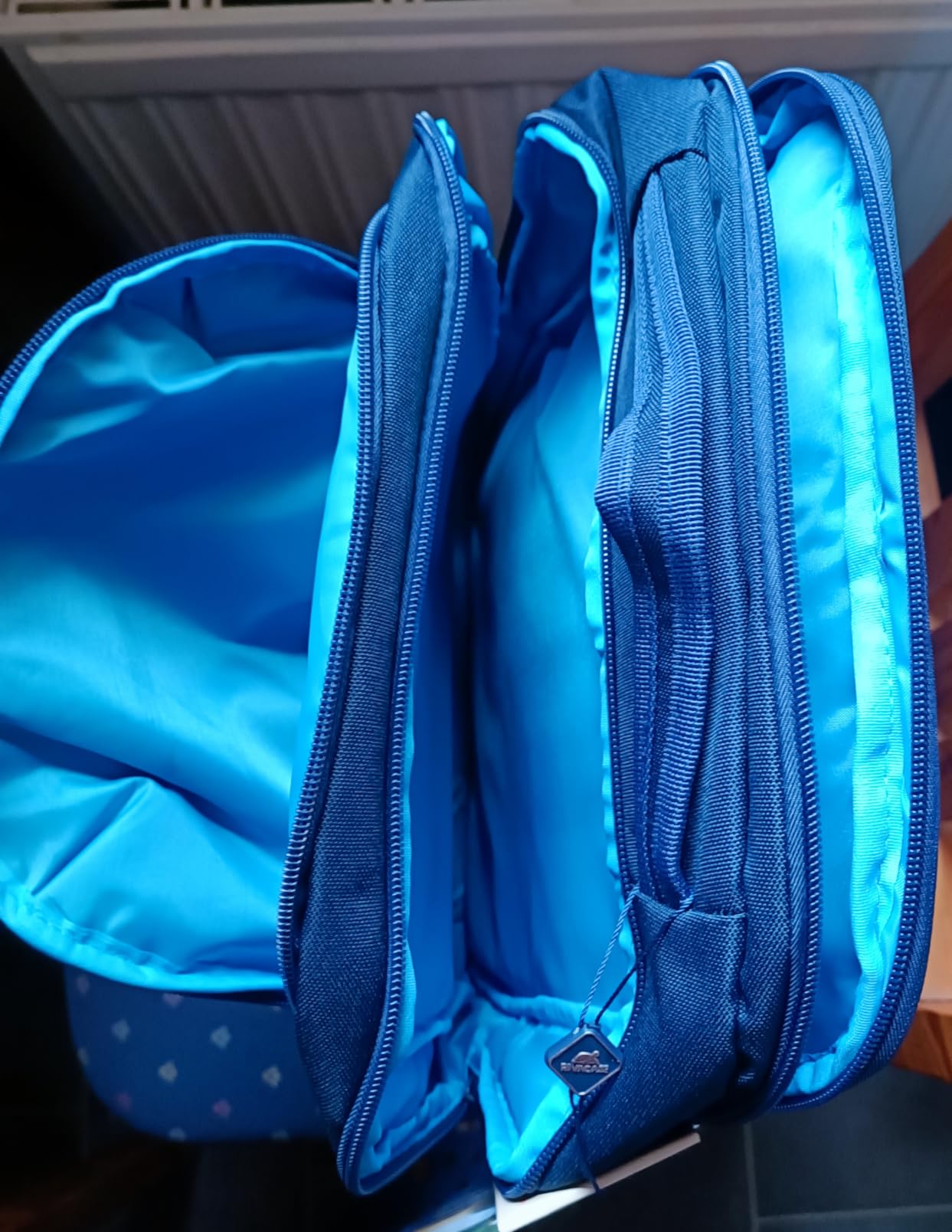RIVACASE Cardiff Laptop Rucksack 15,6 Zoll 24L Schwarz