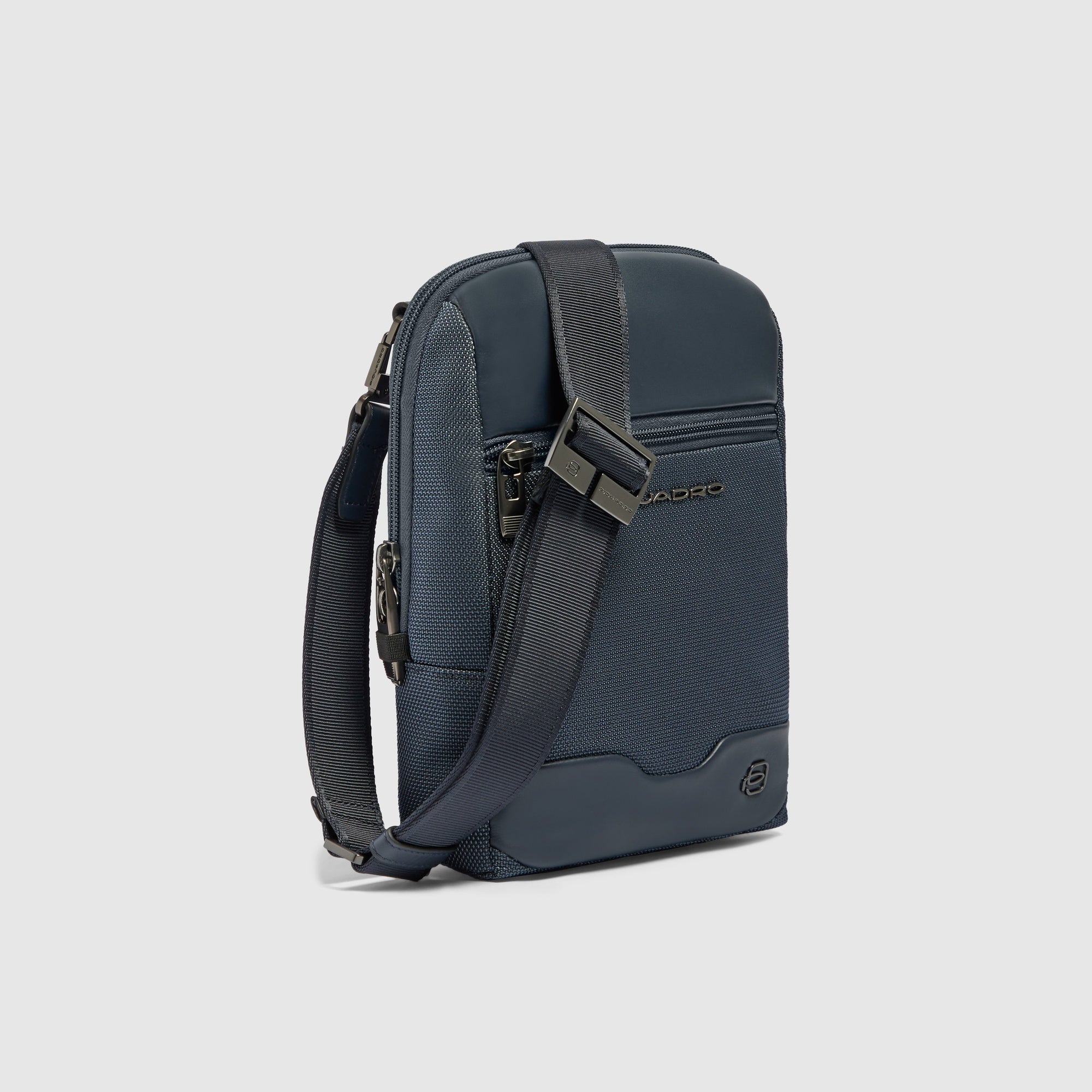 Piquadro Corner 2.0 Herrentasche Schwarz iPad mini Recycling