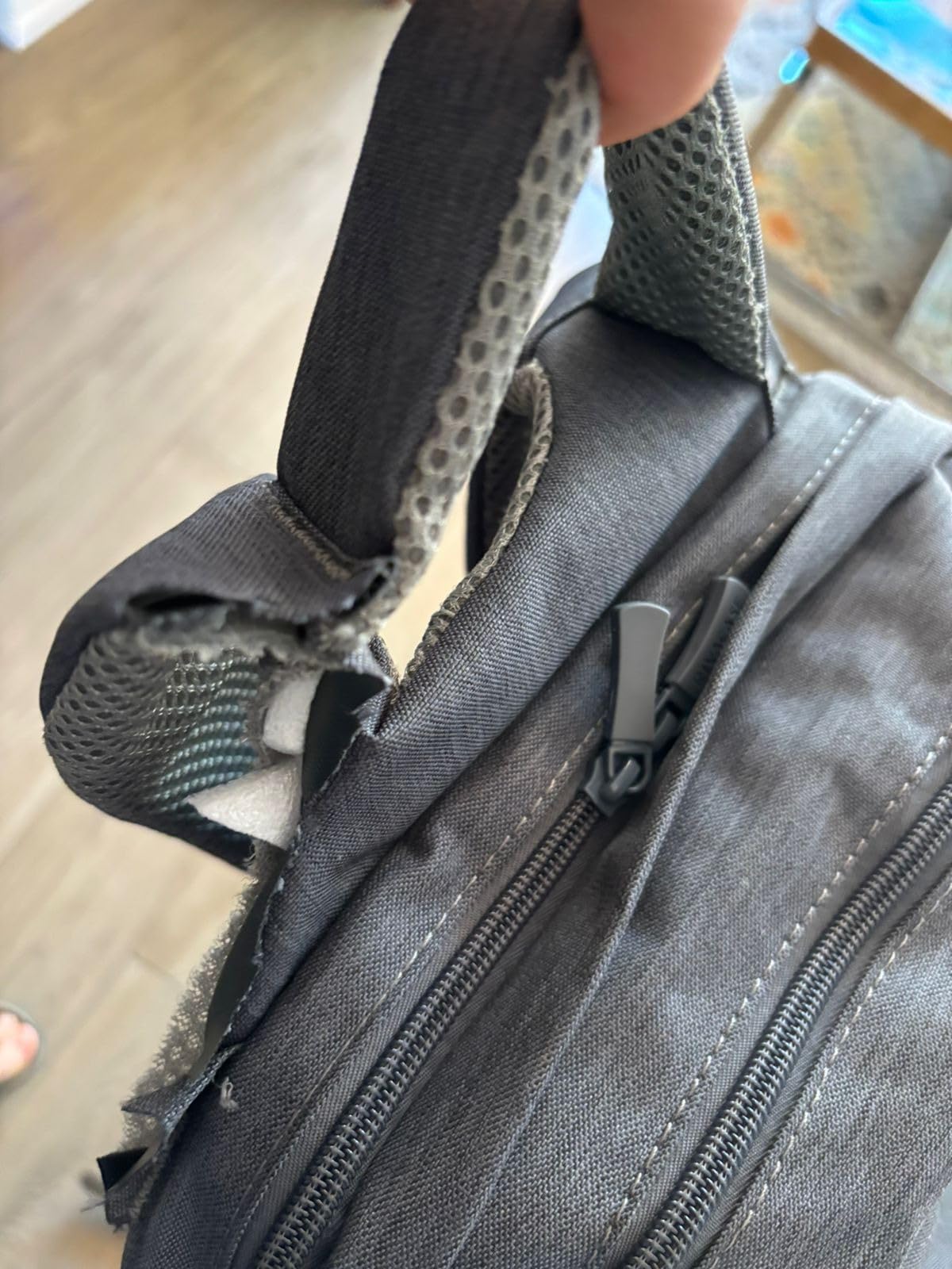 RIVACASE Ulsan 17,3 Zoll Laptoprucksack dunkelgrau USB