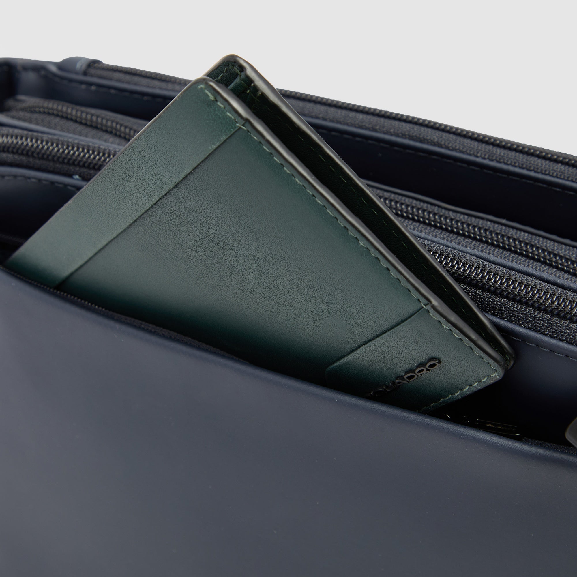 Piquadro Corner 2.0 Herren Umhängetasche Blau IPAD