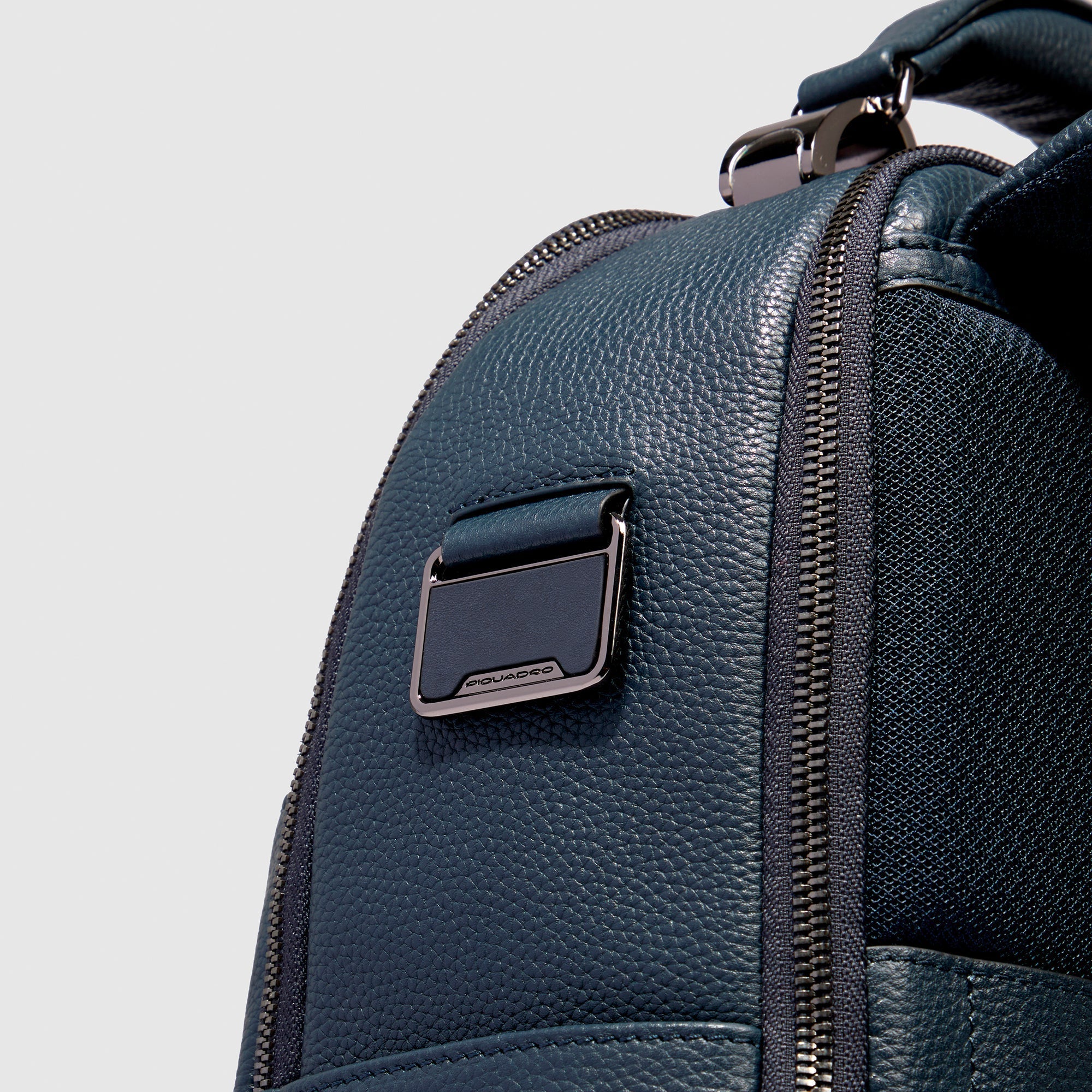 Piquadro Brief Etikett Monogramm Leder Anhänger