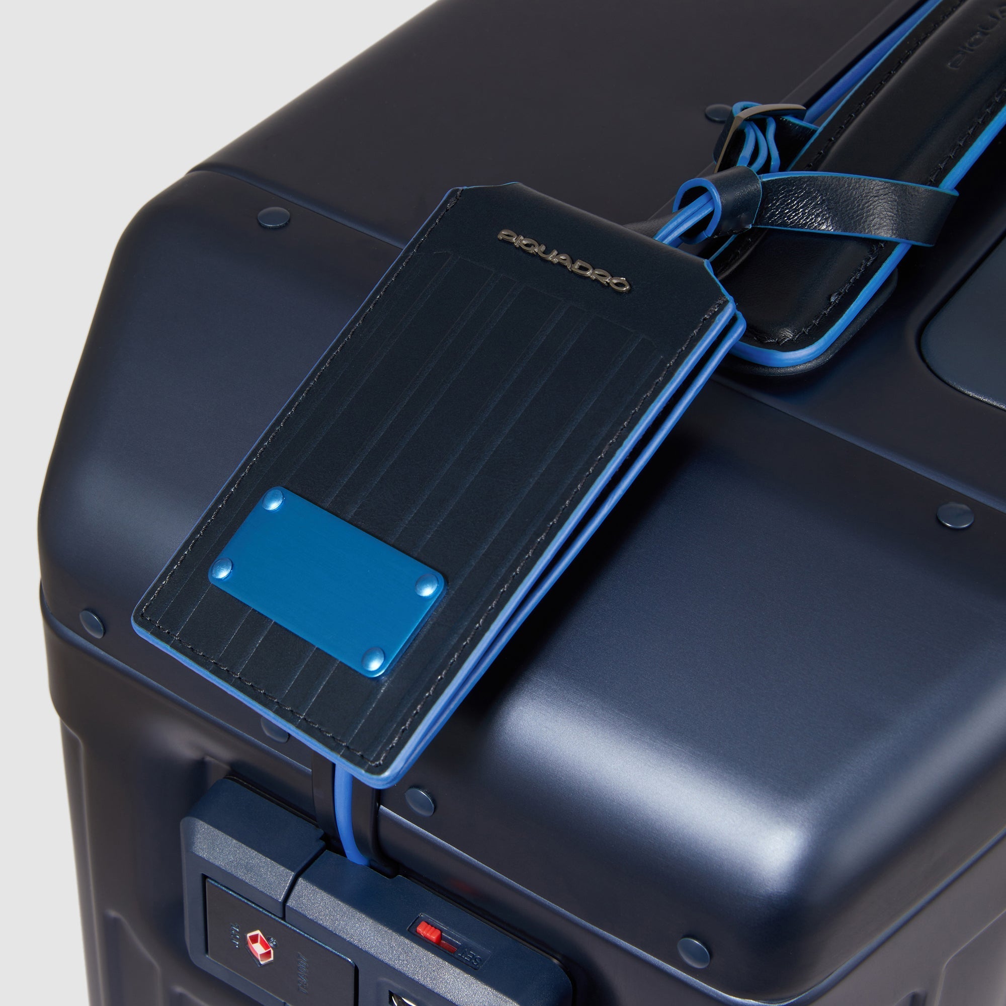 Piquadro PQ-Light Kabinentrolley slim Aluminium Blau