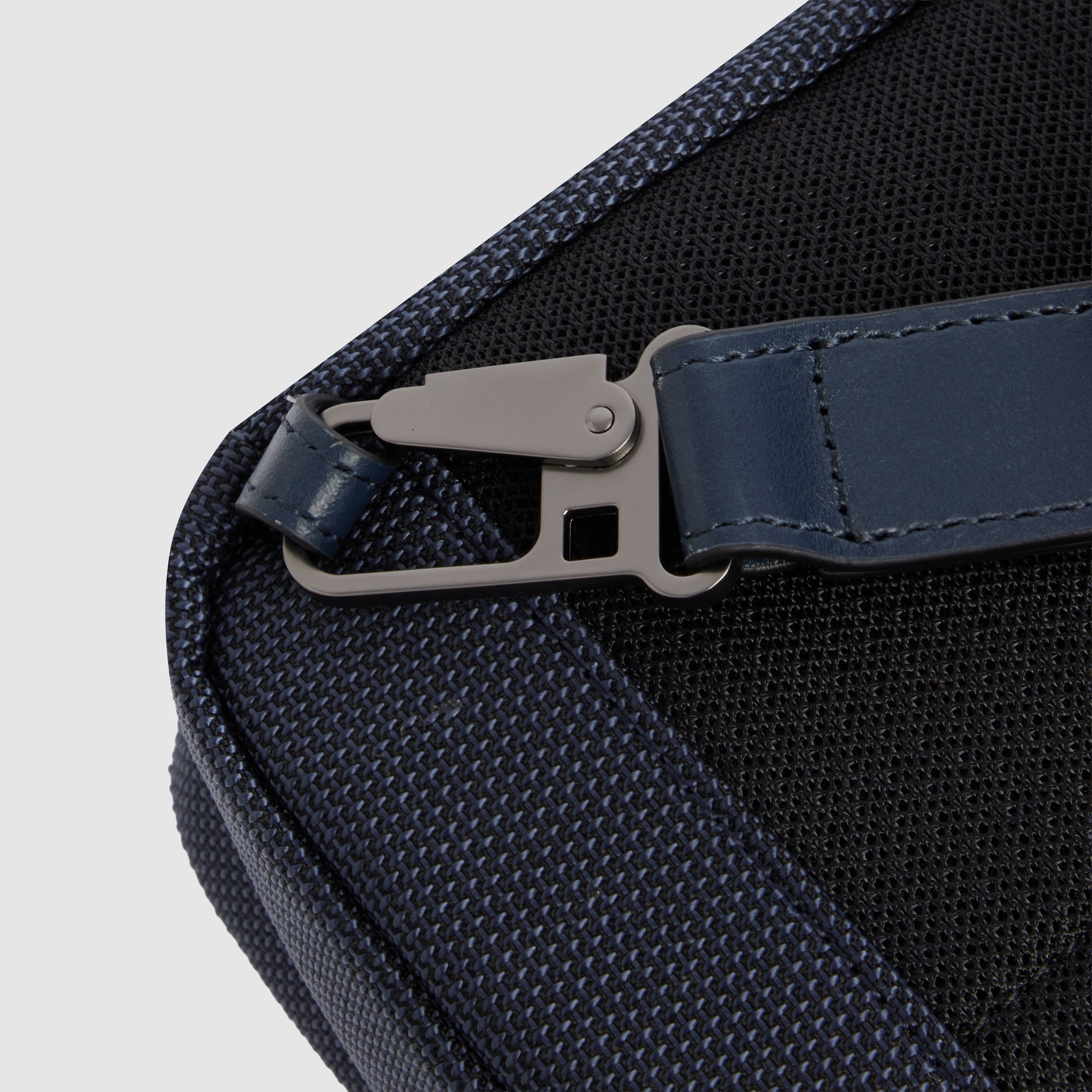 Piquadro Urban Sling-Bag Herren iPad mini Leder schwarz