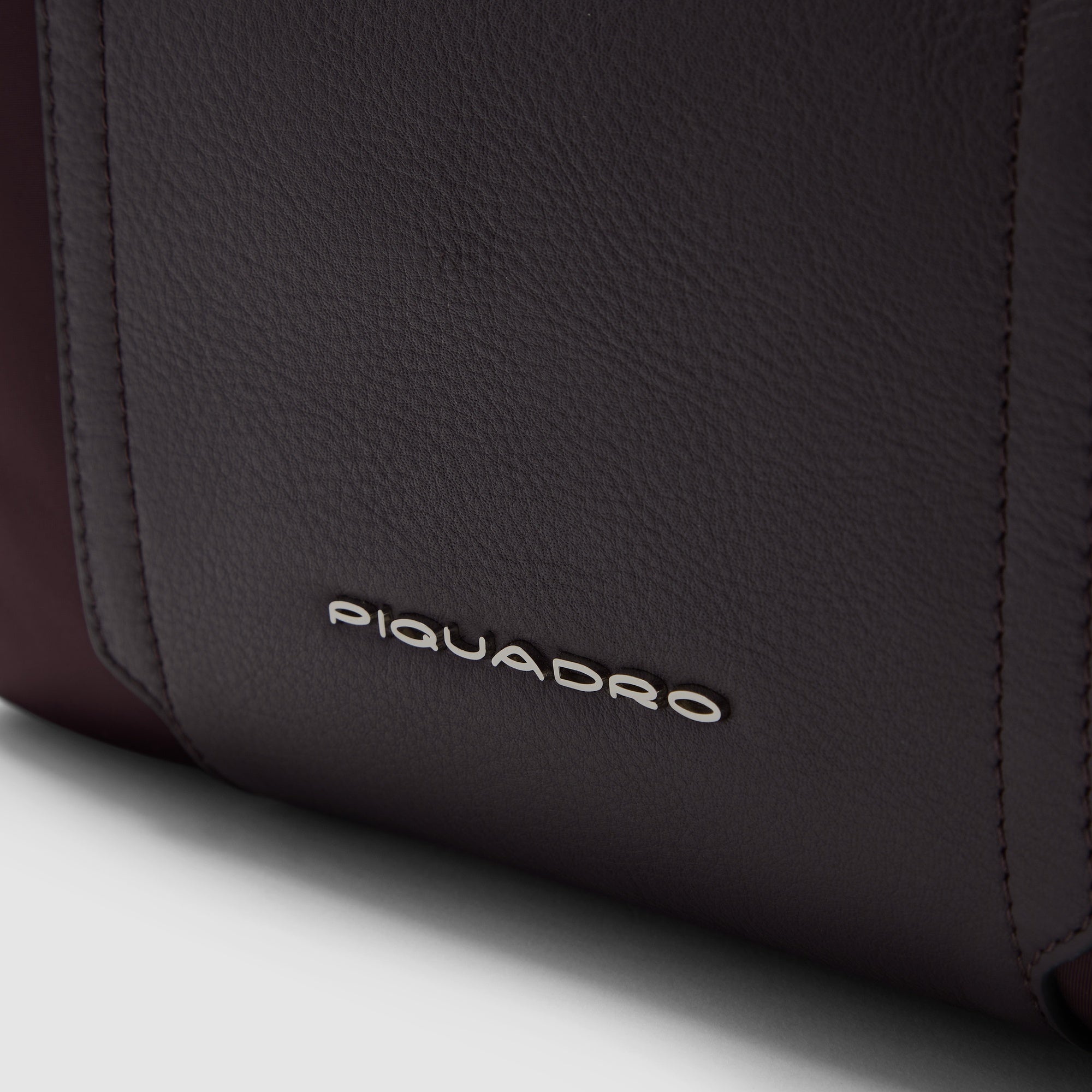 Piquadro PQ-Light Beautycase Recyclingstoff bordeaux