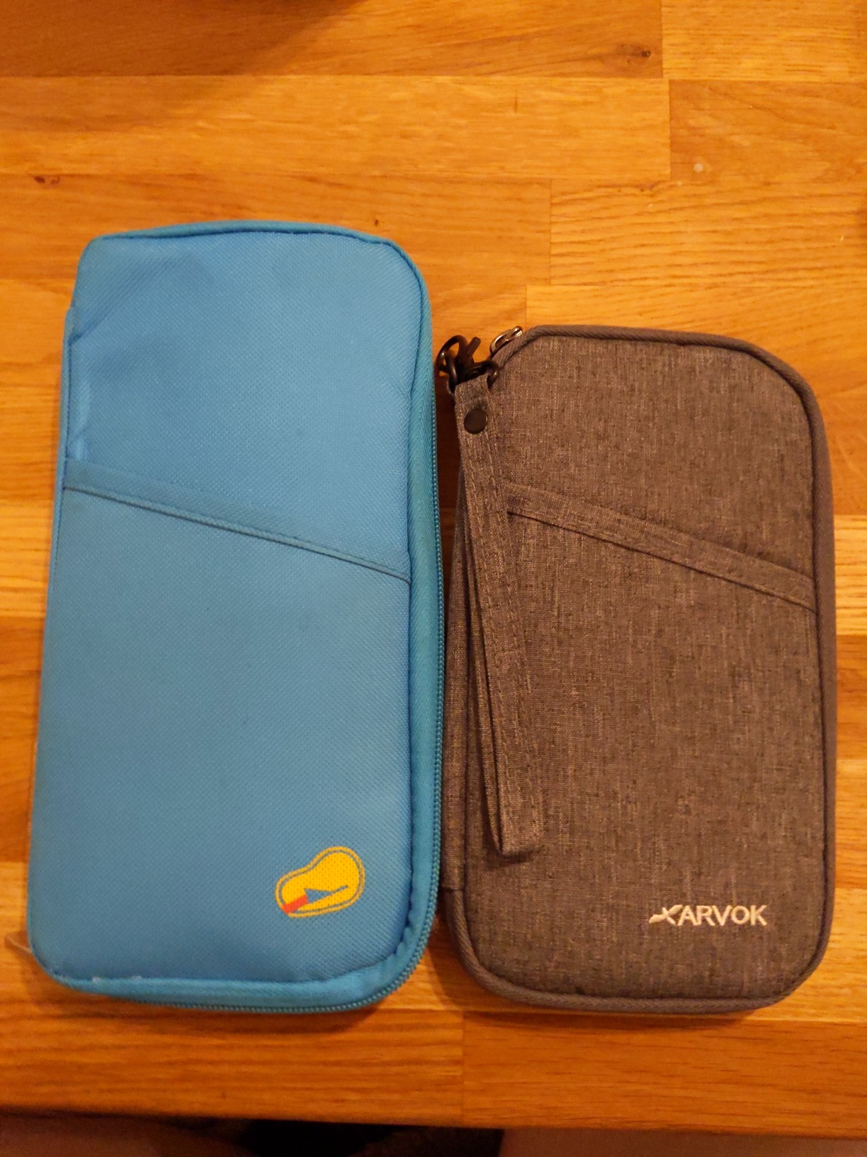 Arvok Travel Accessories Reisepasstasche Schwarz RFID Oxford