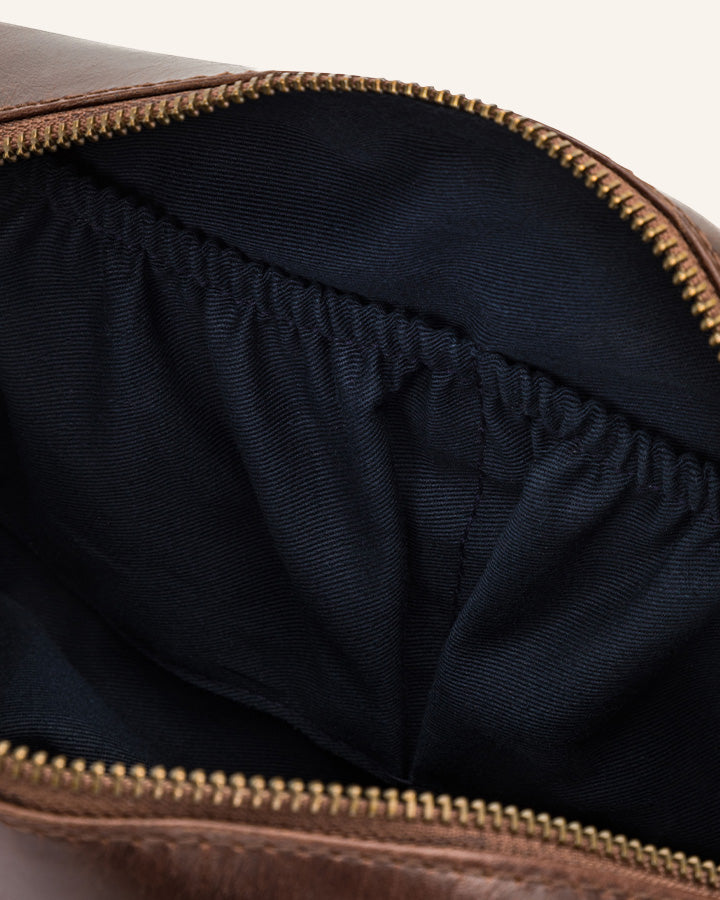 Buckle & Seam Everest Braun Leder Kulturtasche YKK